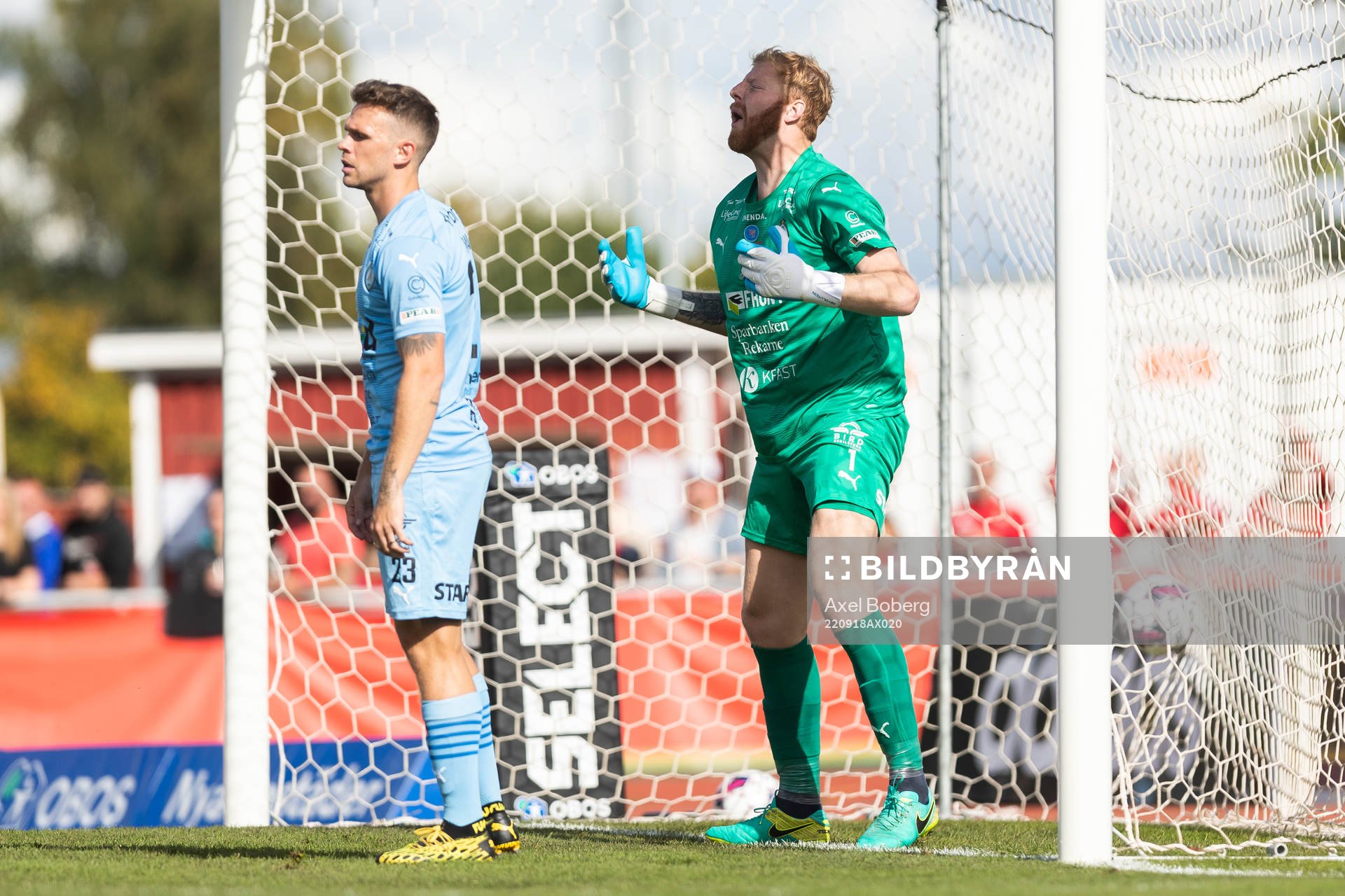 AFC Eskilstunas målvakt Nick Wolters deppar