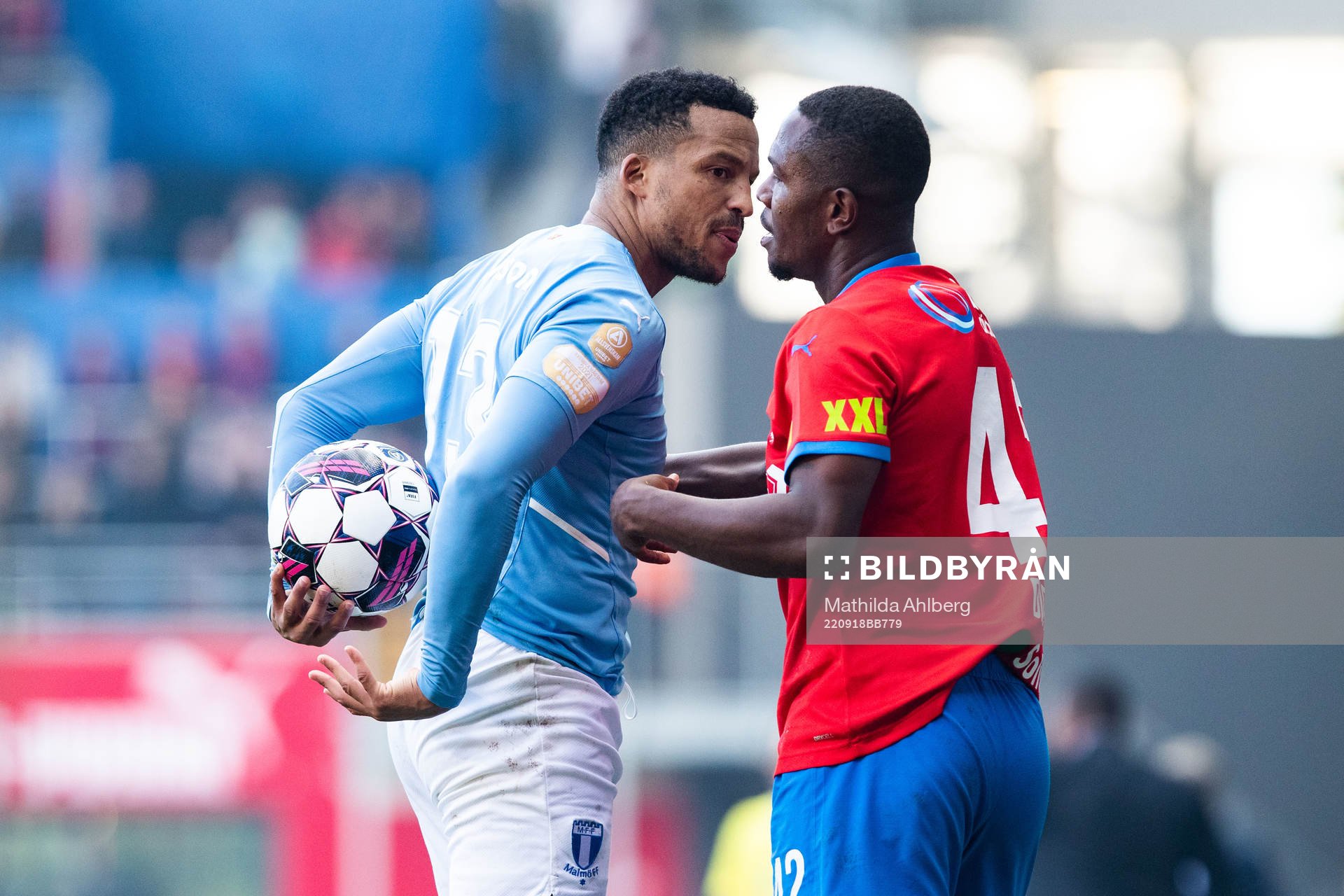 Malmö FFs Martin Olsson och Helsingborgs Diego Cesar De