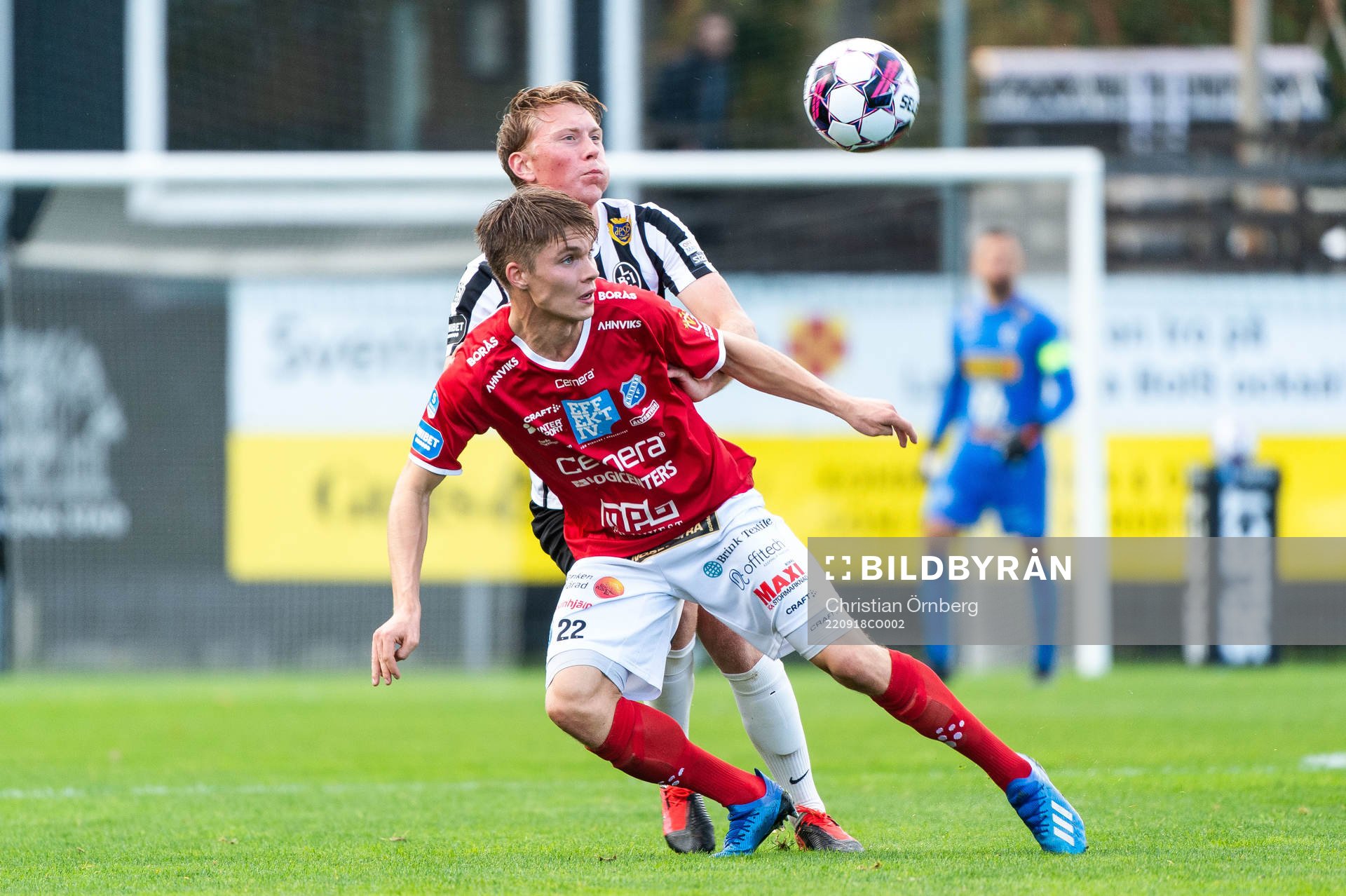 Landskronas Adam Egnell och Norrbys Gustav Berggren under fotbollsmatchen i Superettan mellan Landskrona och Norrby den 18 september 2022 i Landskrona.