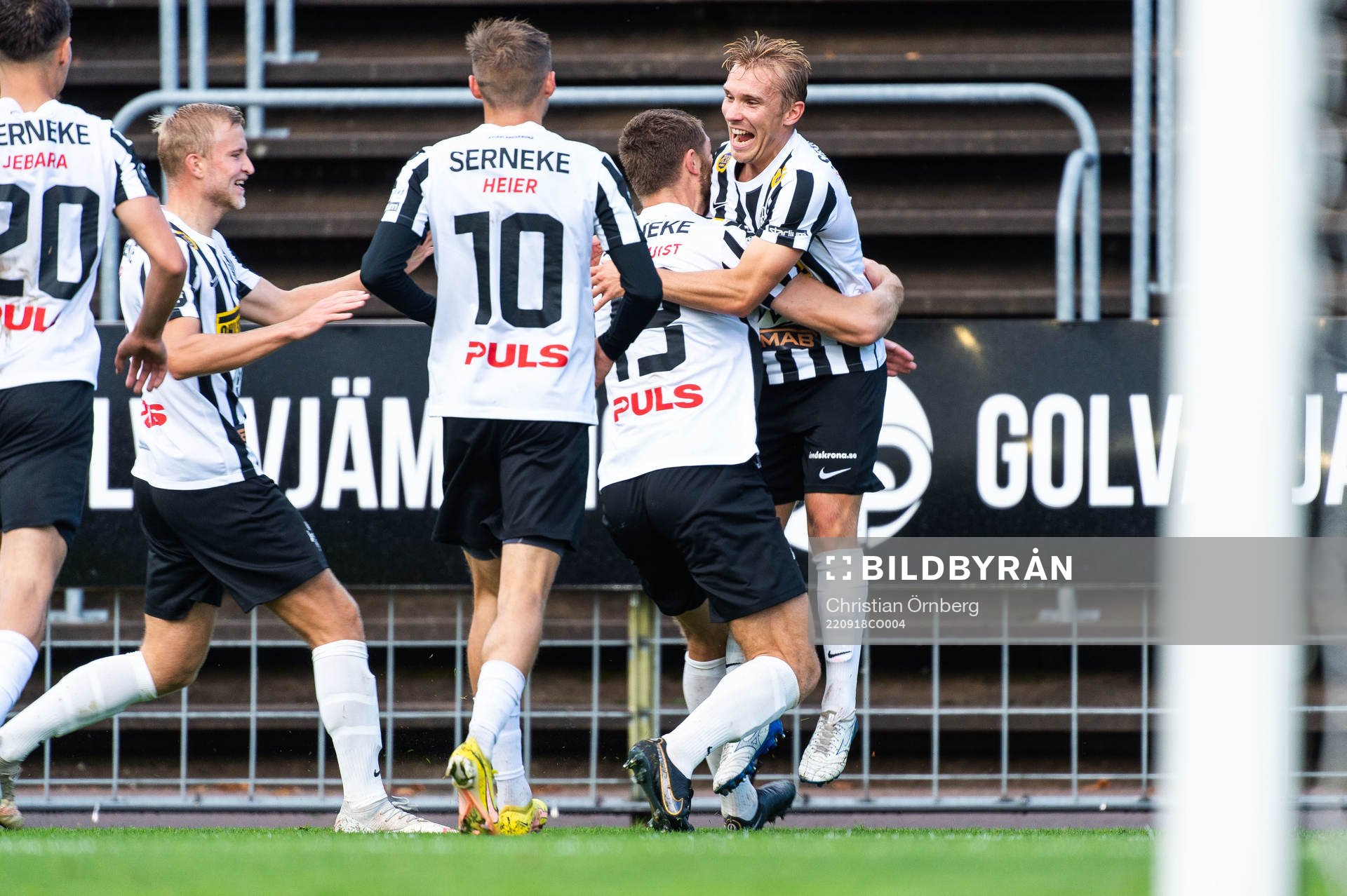Landskronas Edvin Dahlqvist jublar med lagkamrater