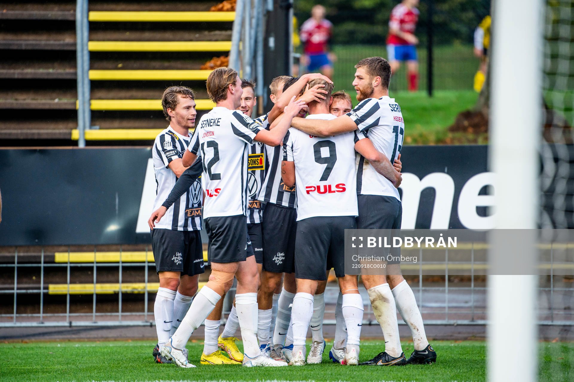 Landskronas Edvin Dahlqvist jublar med lagkamraterna