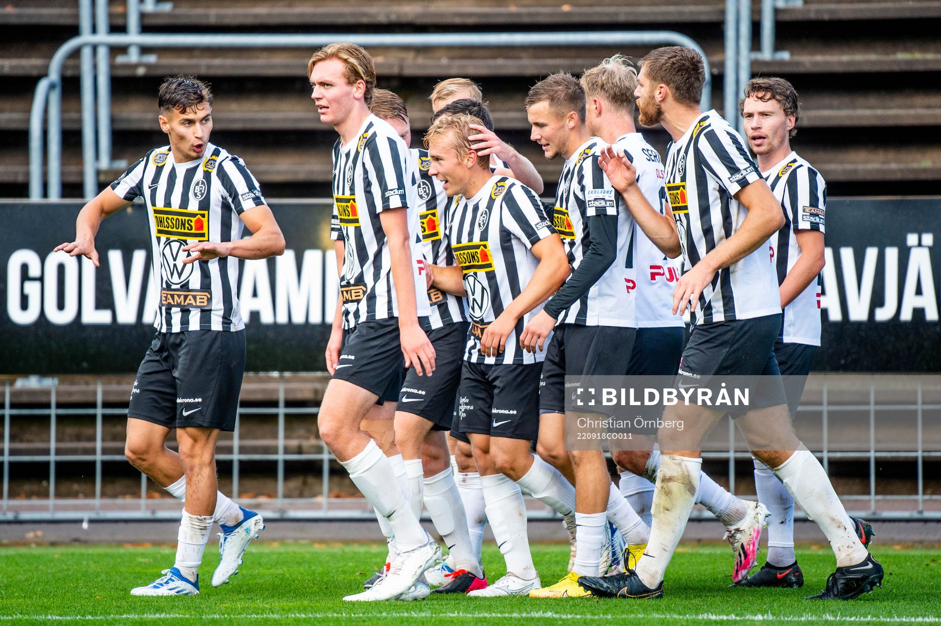 Landskronas Edvin Dahlqvist jublar med lagkamraterna