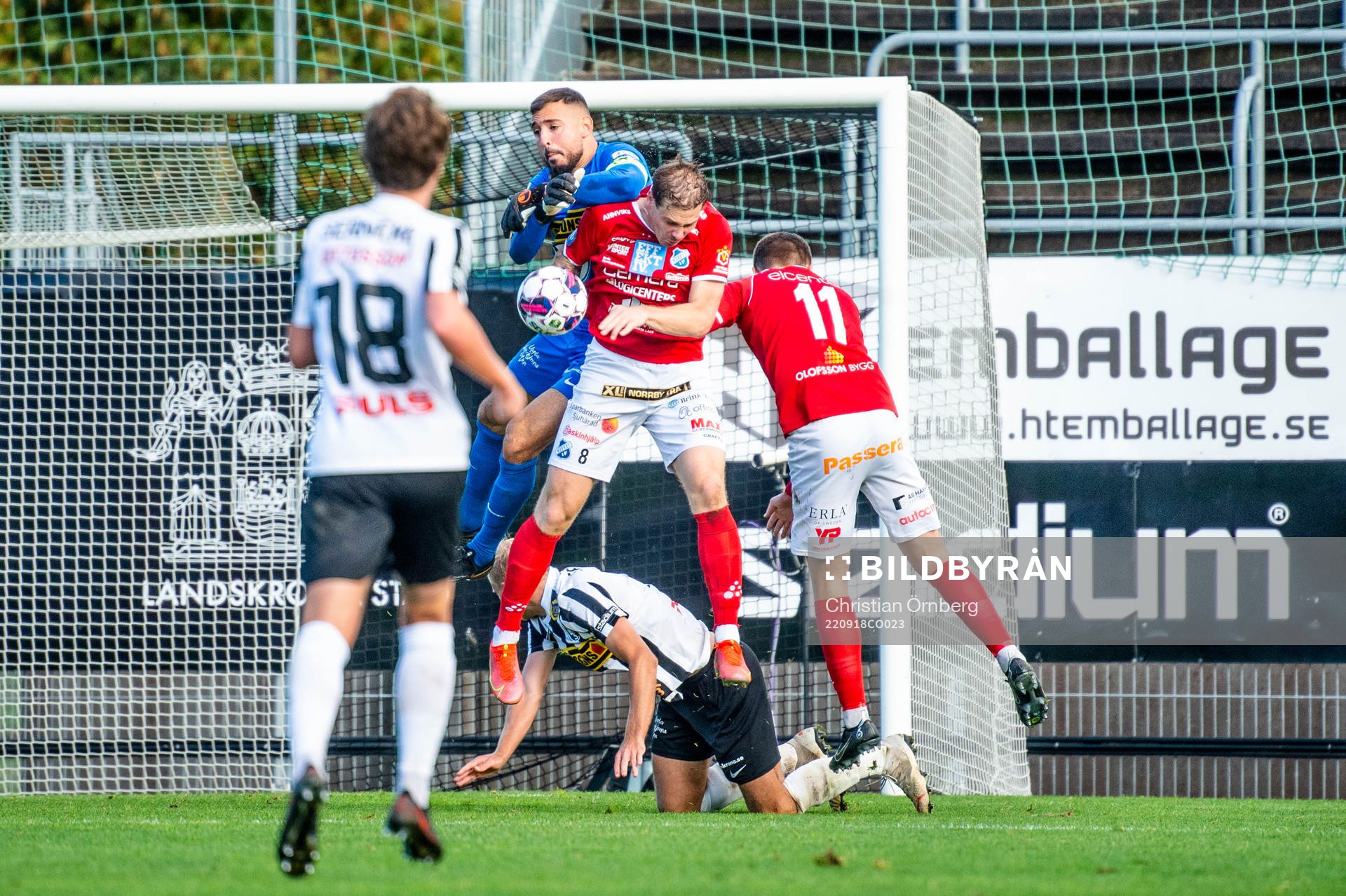 Landskronas målvakt Amr Kaddoura mot Norrbys Nicklas