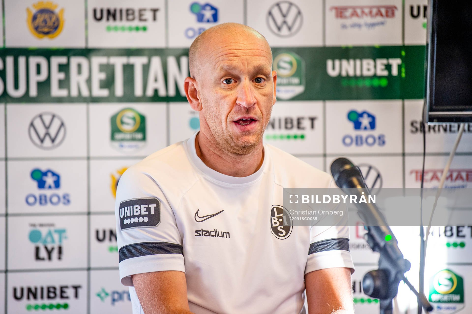 Landskronas tränare Billy Magnusson på en presskonferens