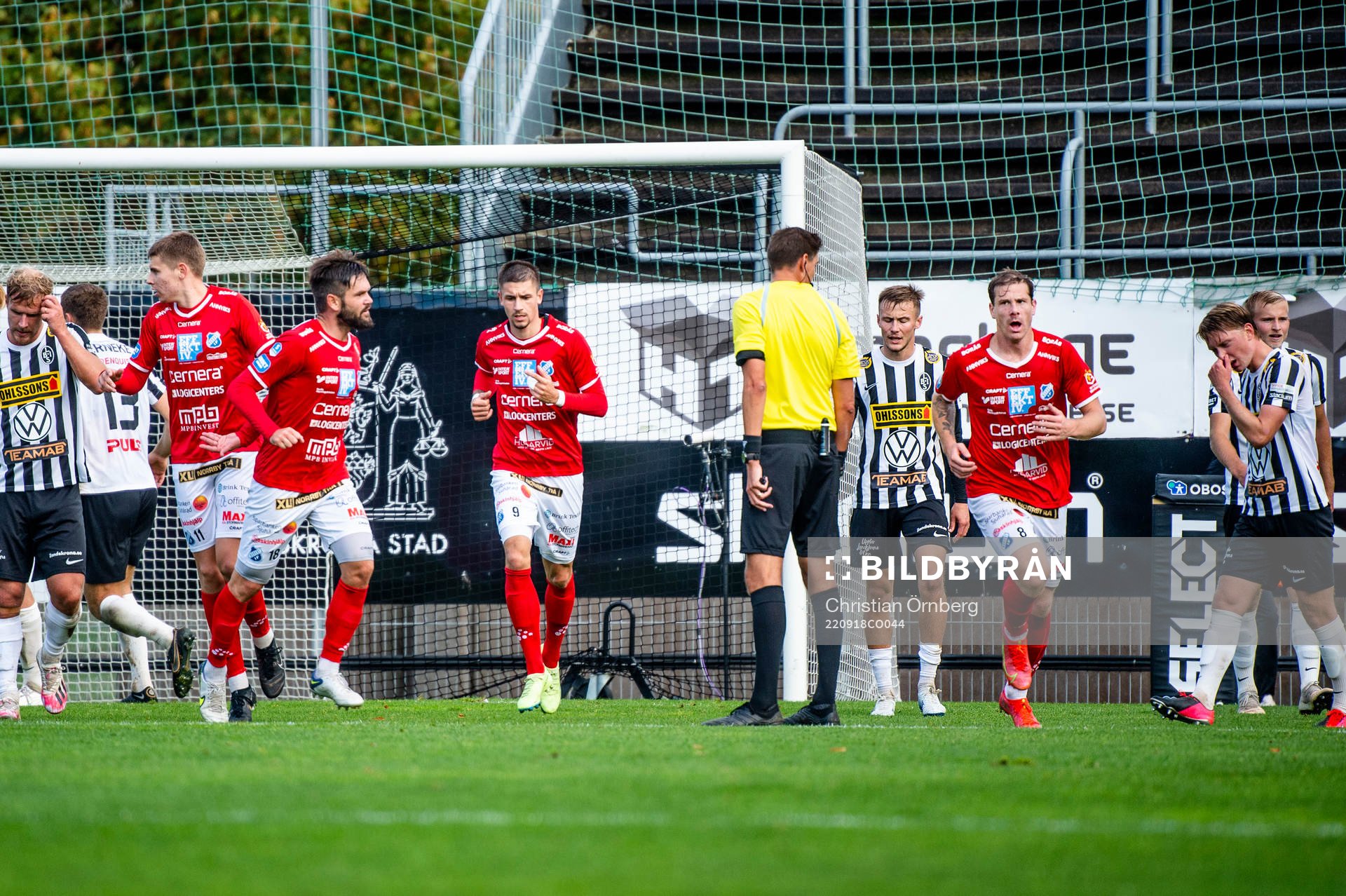 Norrbys Nicklas Savolainen jublar med lagkamraterna