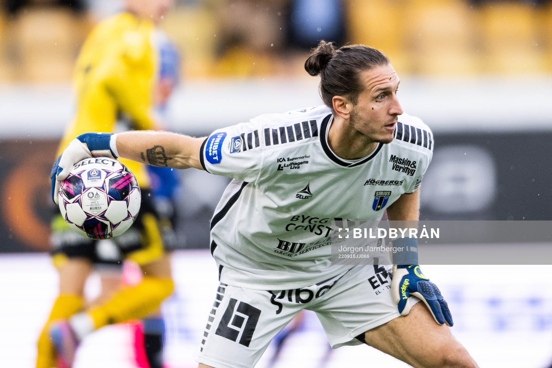 Sirius målvakt David Mitov Nilsson under fotbollsmatchen i Allsvenskan mellan Elfsborg och Sirius den 18 september 2022 i Borås. 