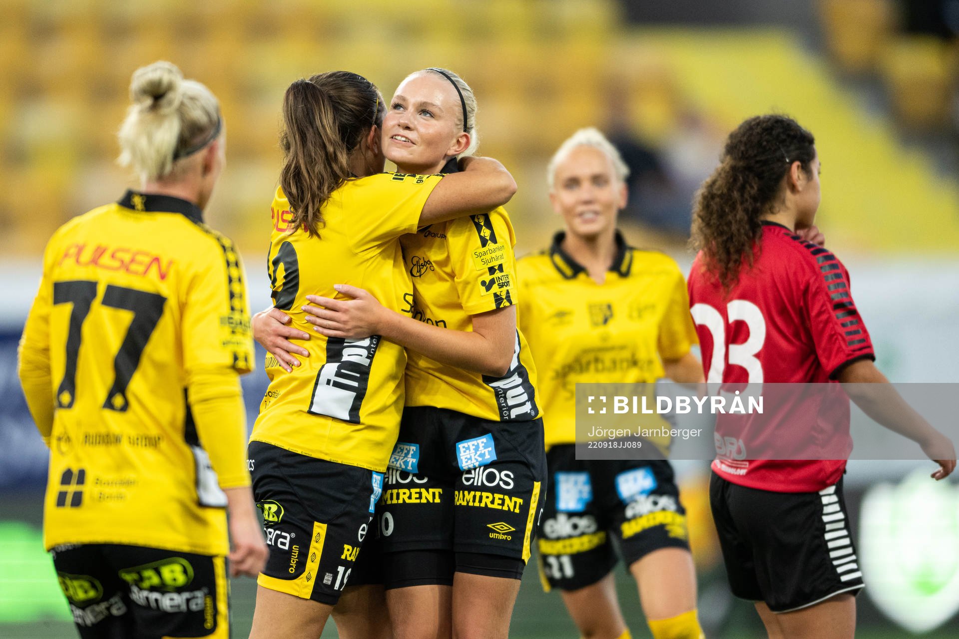 Elfsborgs Johanna Kalinski Köhlqust jublar med Matilda