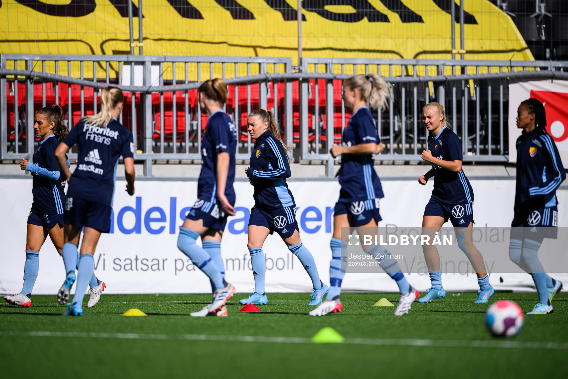 Djurgårdens Ebba Hed värmer upp