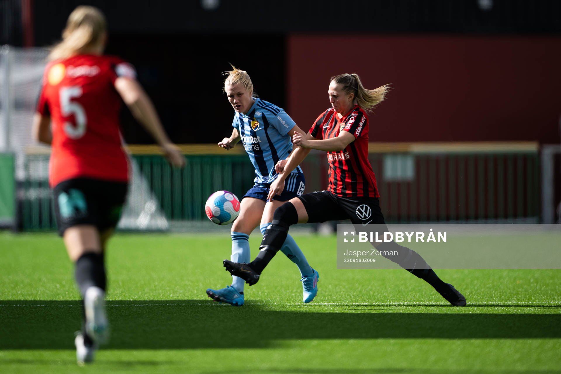 Djurgårdens Sara Olai och Brommapojkarnas Frida Thörnqvist