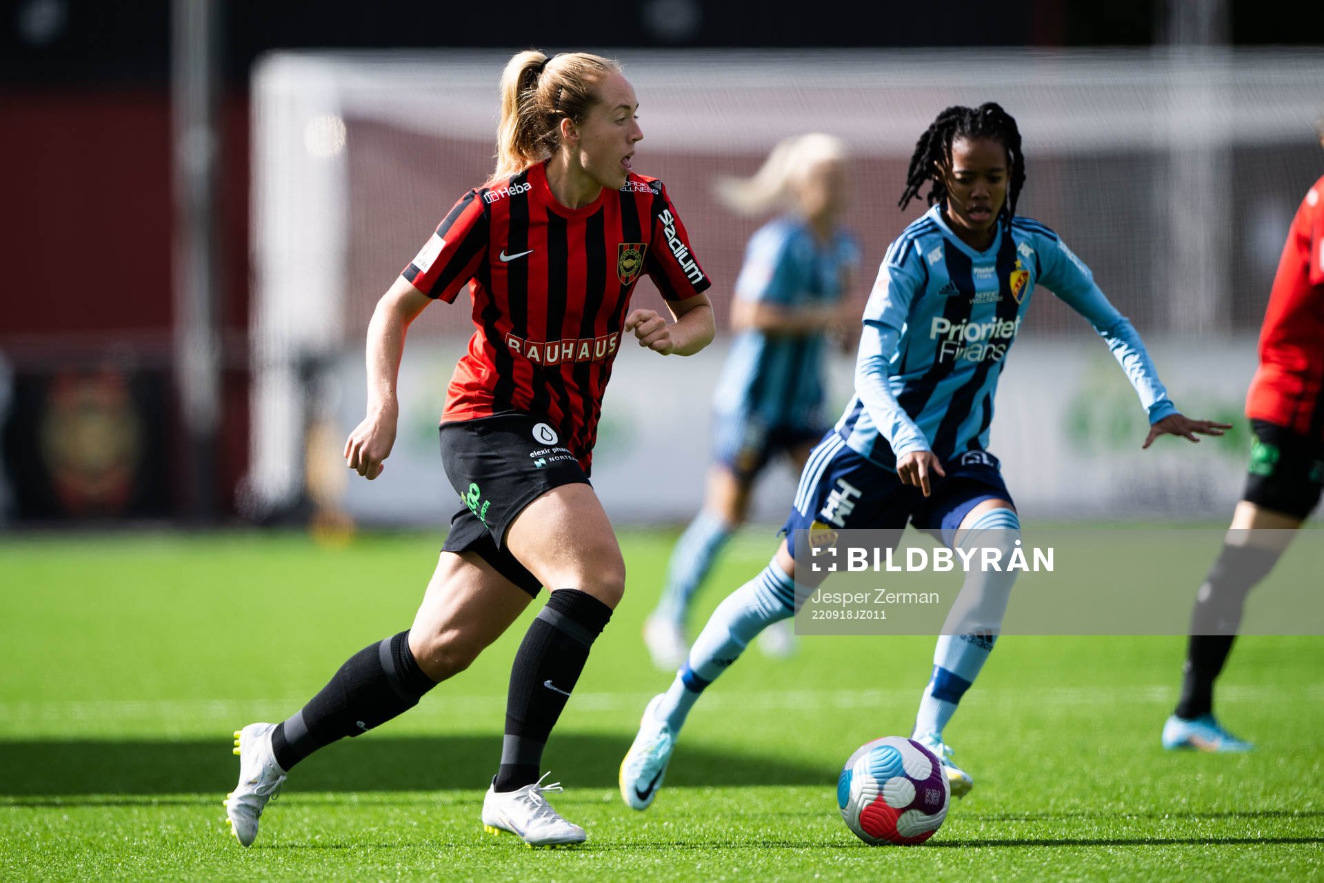 Brommapojkarnas Alice Ahlberg och Djurgårdens Linda