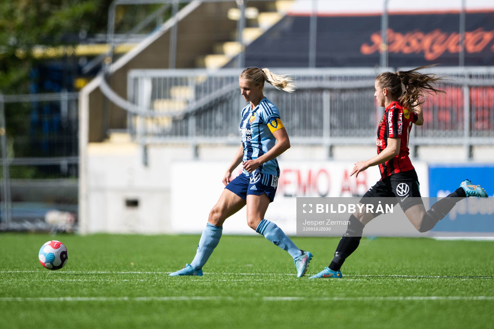 Djurgårdens Nellie Lilja och Brommapojkarnas Ida Bengtsson