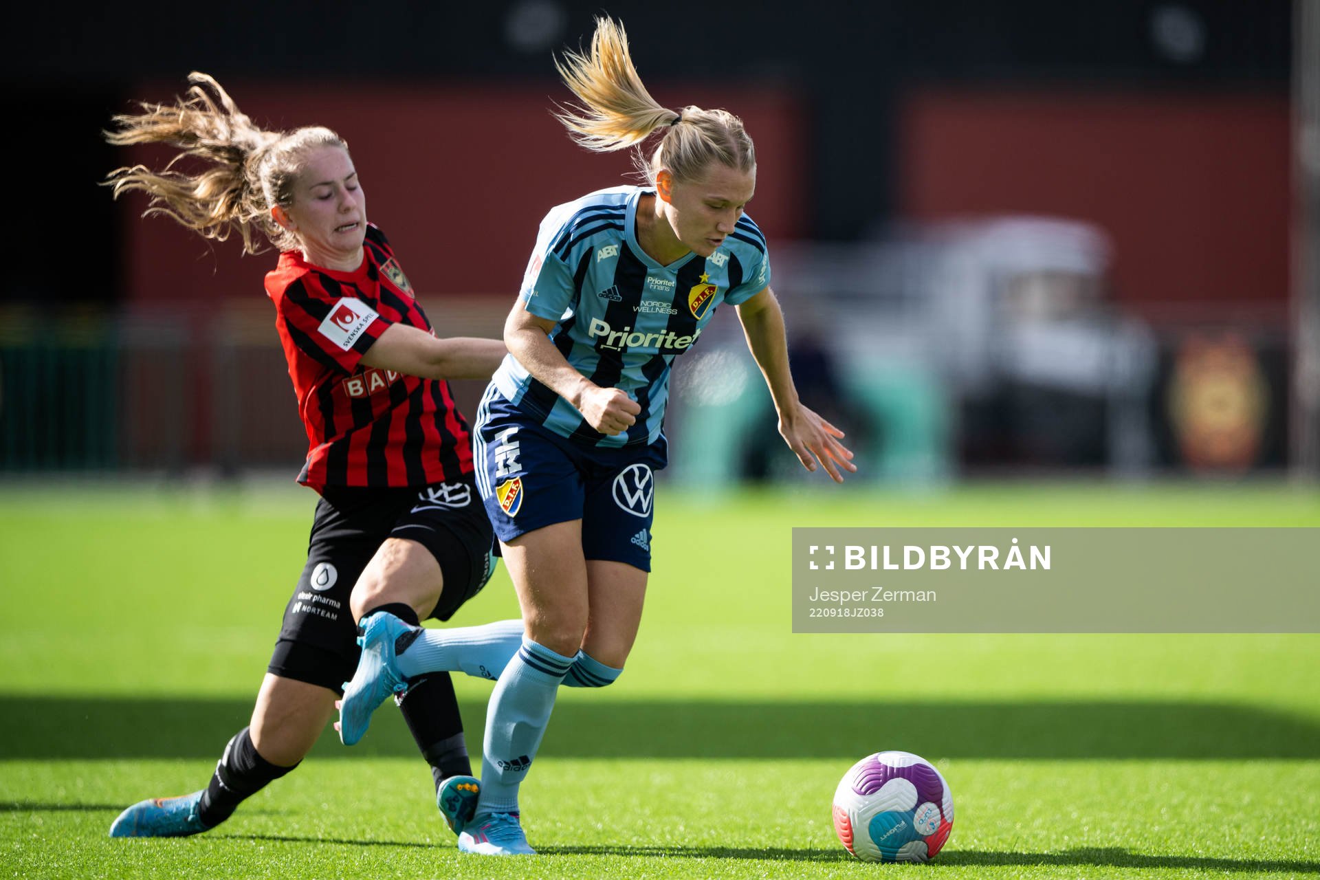 Brommapojkarnas Ida Bengtsson och Djurgårdens Sara Olai