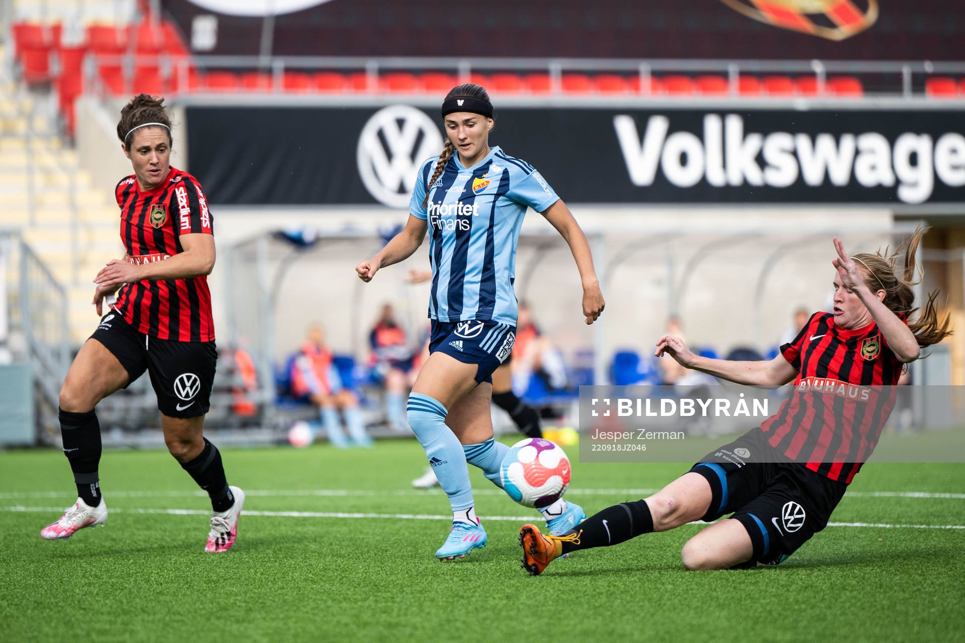 Brommapojkarnas Shannon Woeller och Vaila Barsley och