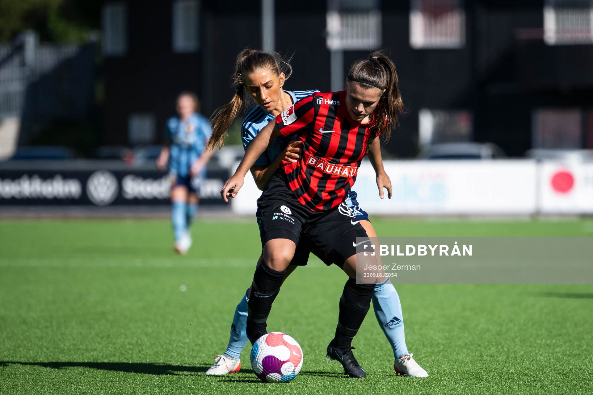Djurgårdens Tilde Lindwall och Brommapojkarnas Alexsandra