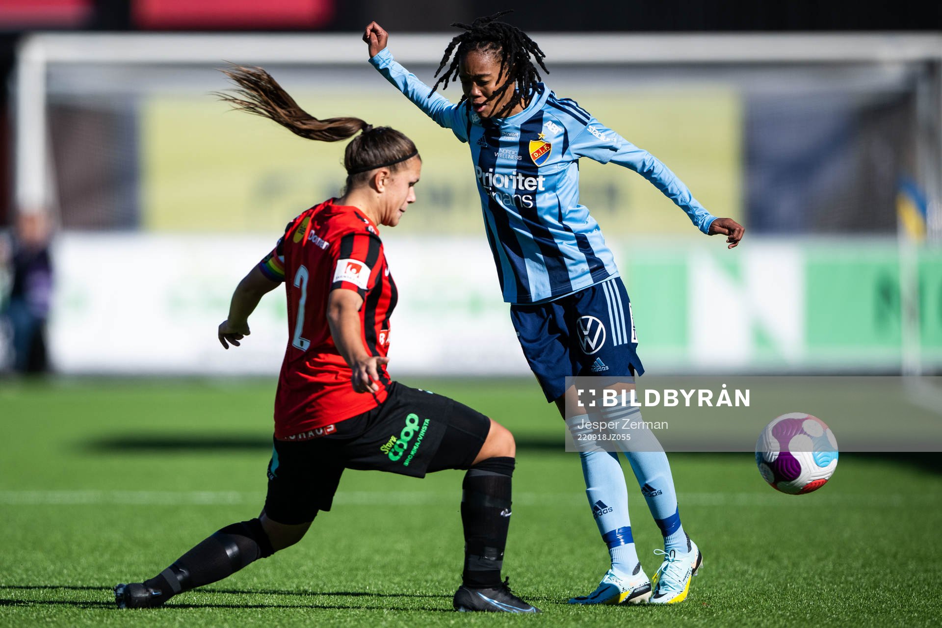 Brommapojkarnas Alexsandra Lobanova och Djurgårdens Linda