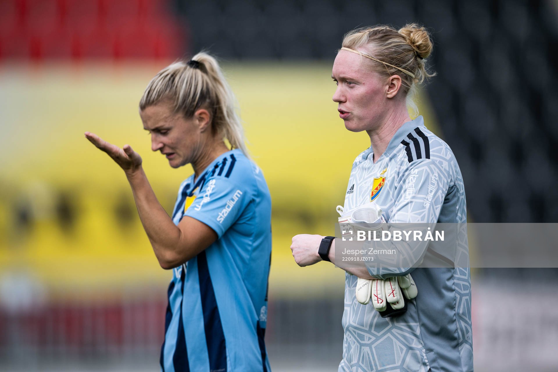 Djurgårdens Emelie Asplund Lövgren och målvakt Hedvig
