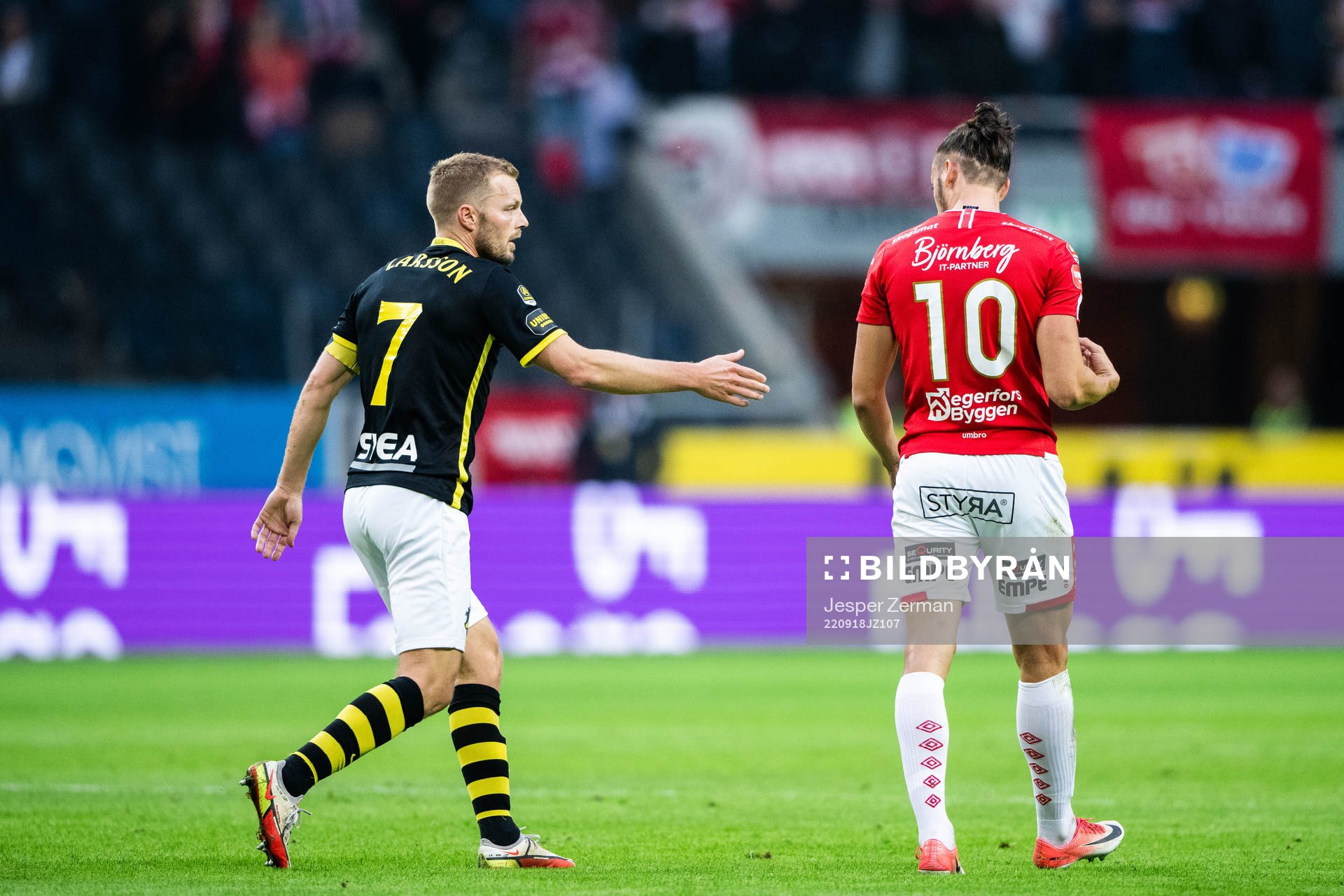 AIKs Sebastian Larsson och Degerfors Dijan Vukojevic