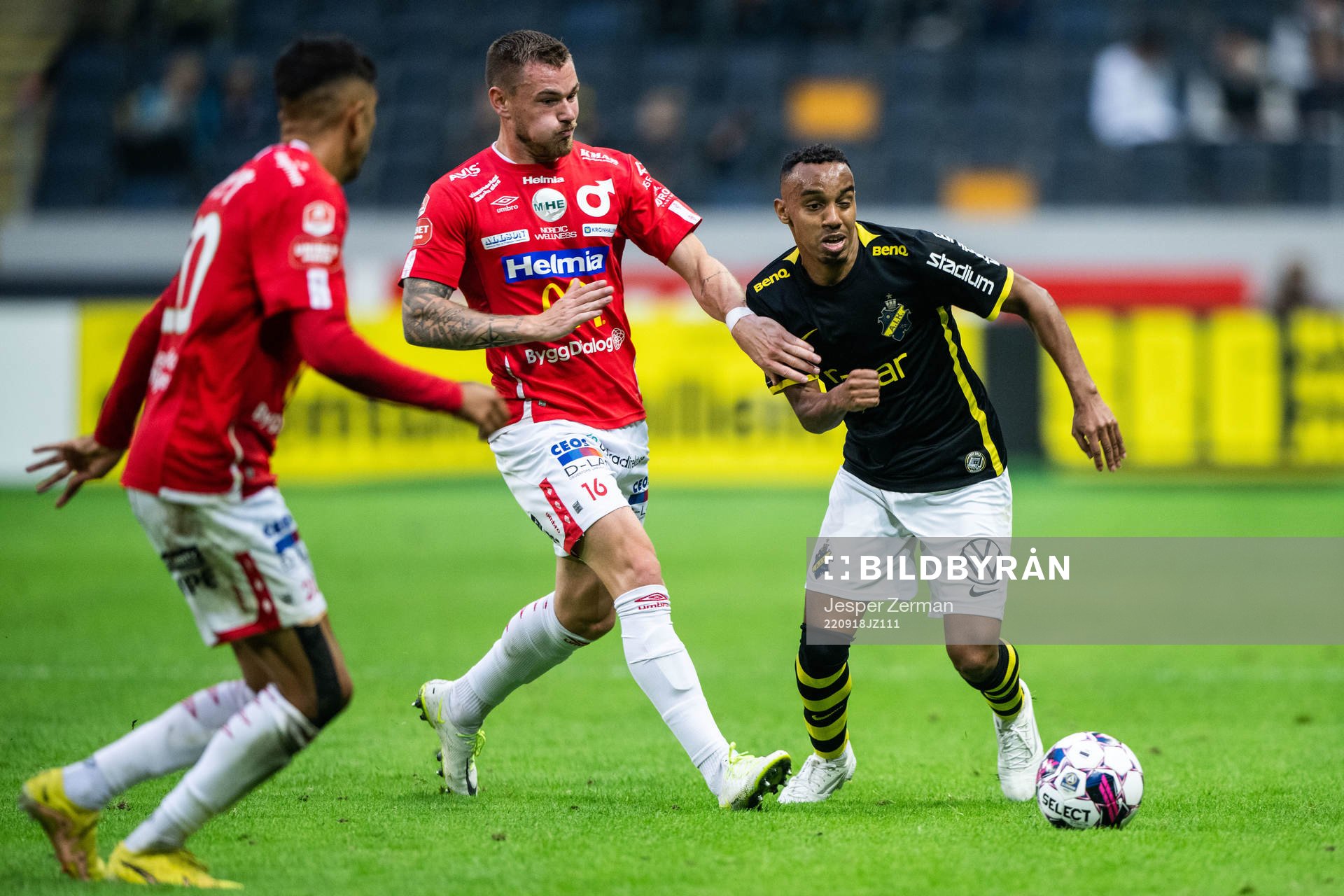 Degerfors Rasmus Örqvist och AIKs Bilal Hussein