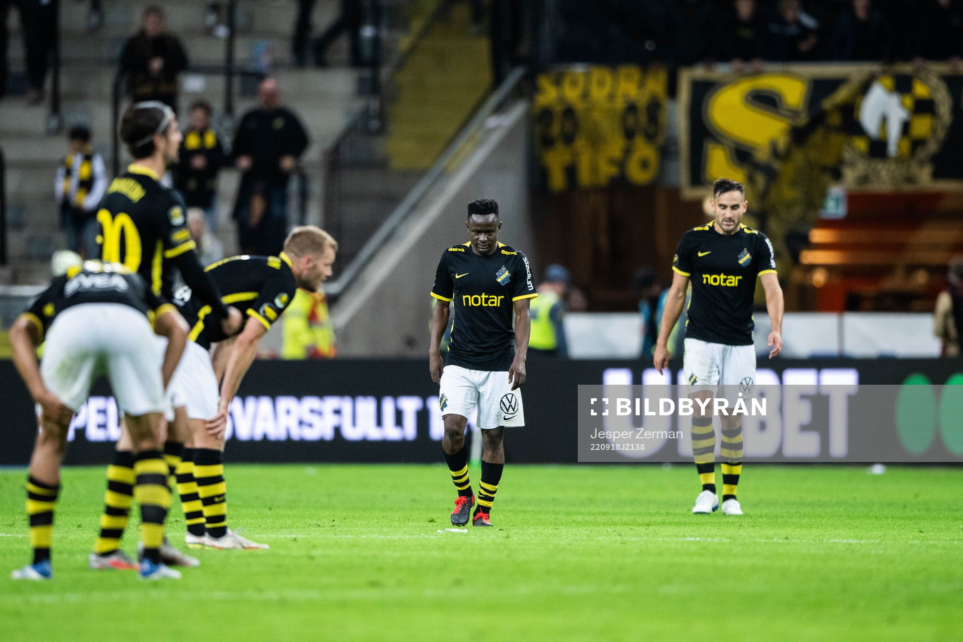 AIKs Erick Otieno Ouma och Sotirios Papagiannopoulos deppar