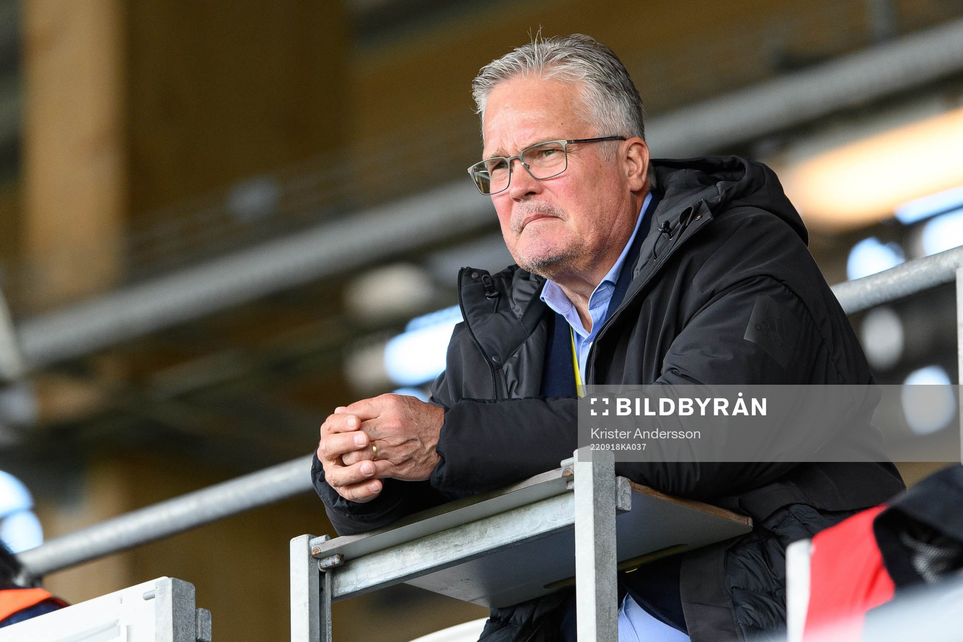 Falkenbergs ordförande Patrik Hanell under fotbollsmatchen i Ettan södra mellan Falkenberg och Vänersborg den 18 september 2022 i Falkenberg.