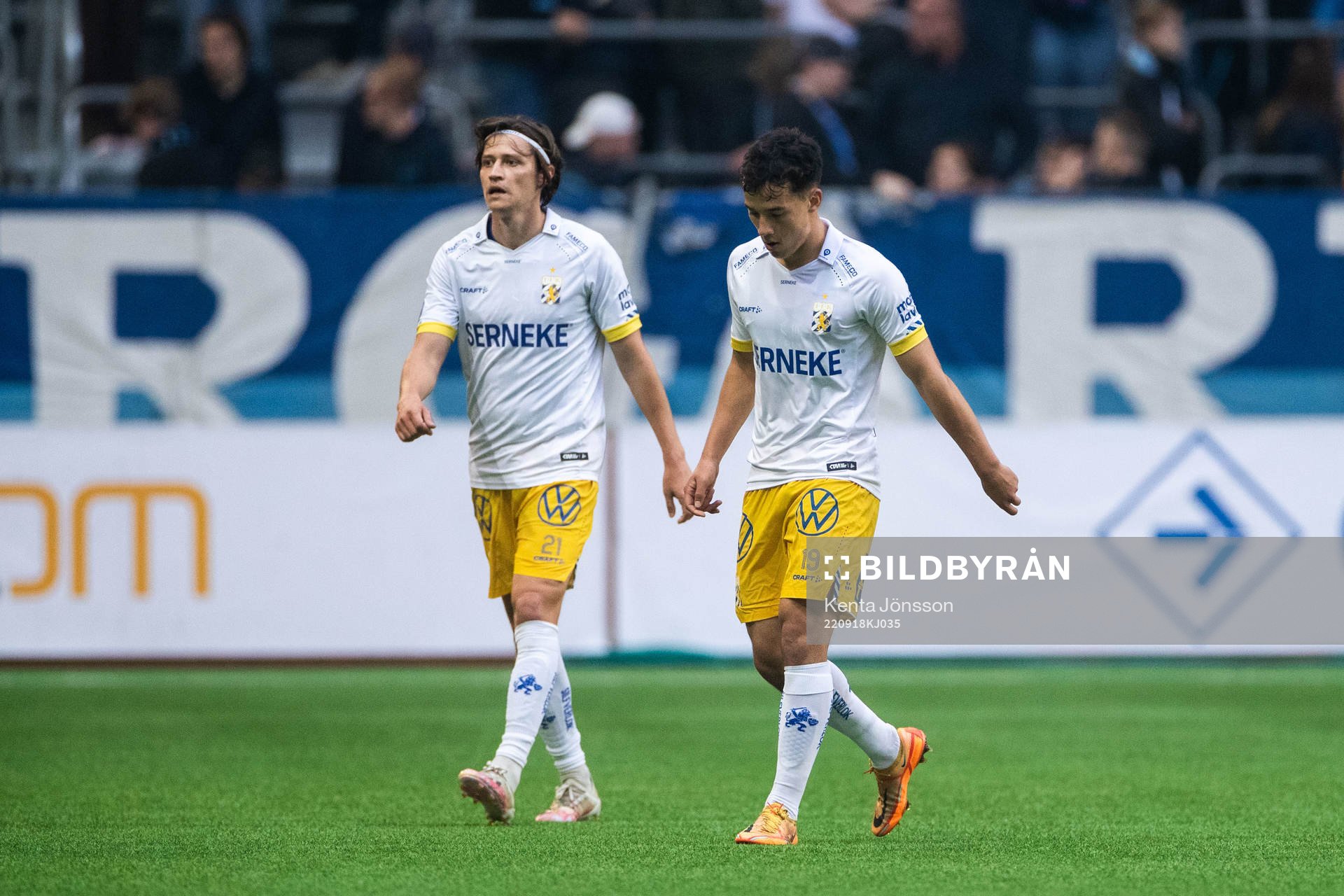 IFK Göteborgs Simon Thern och Hussein Carneil deppar