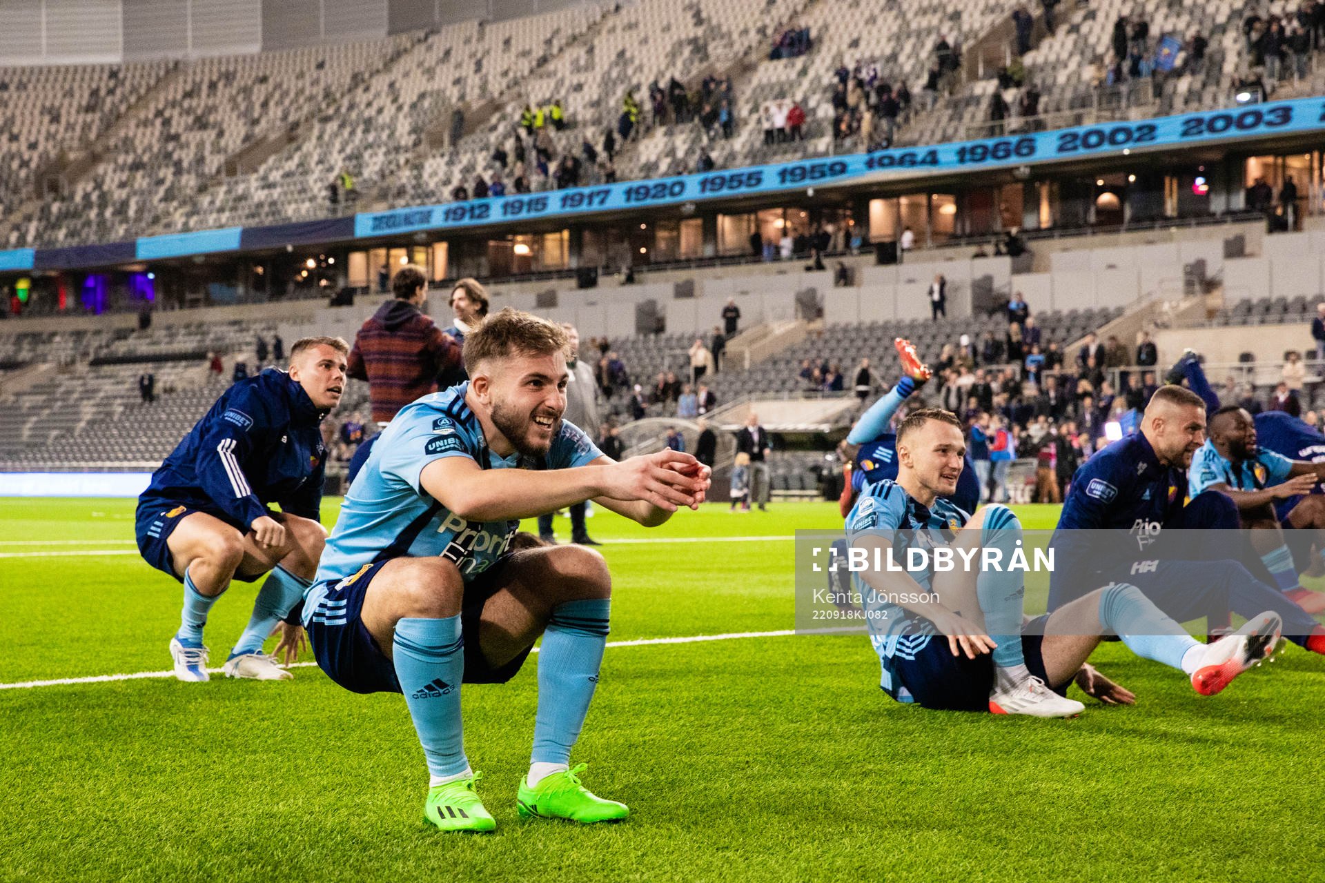 Djurgårdens Albion Ademi jublar