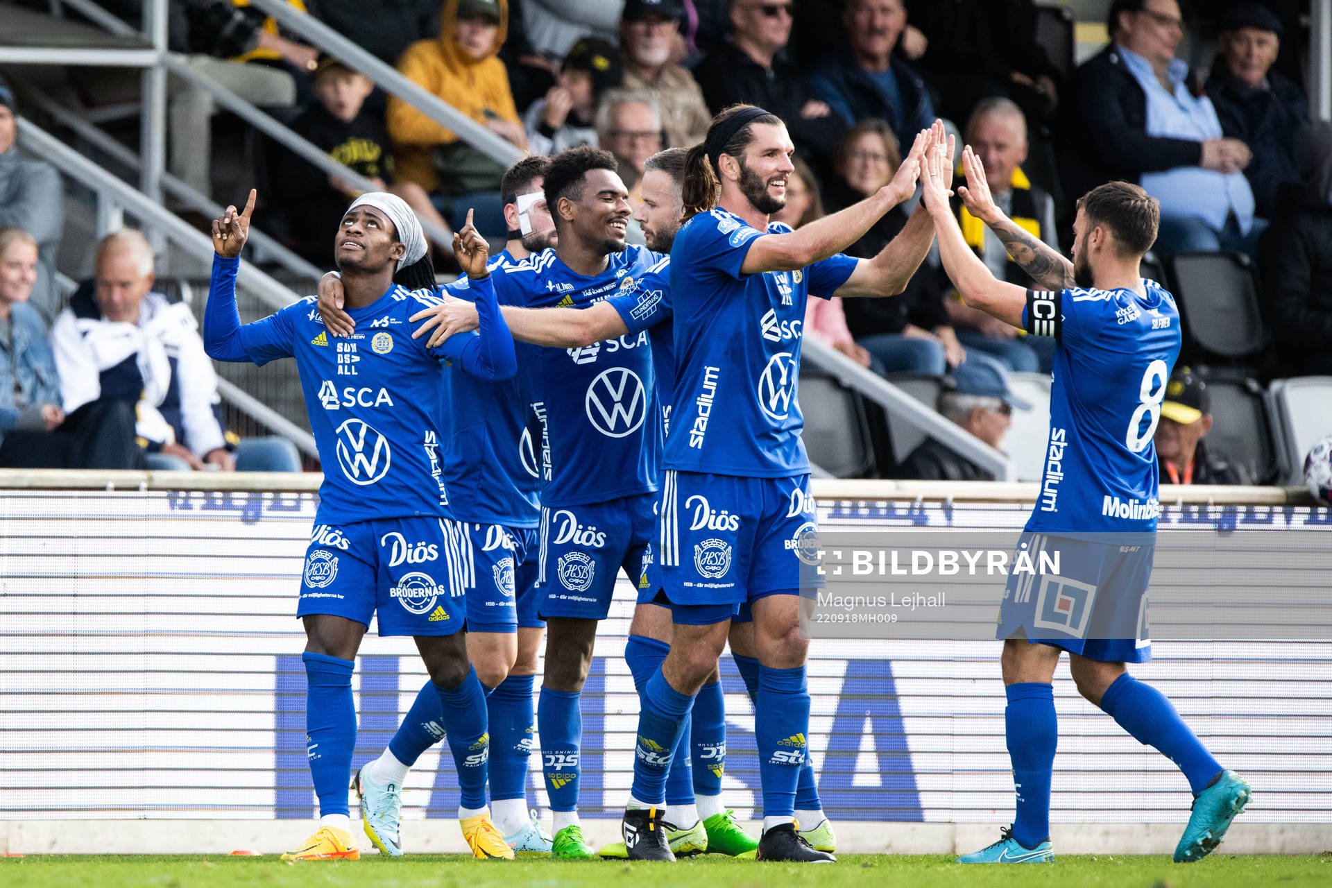 GIF Sundsvalls Ronaldo Damus jublar med lagkamrater