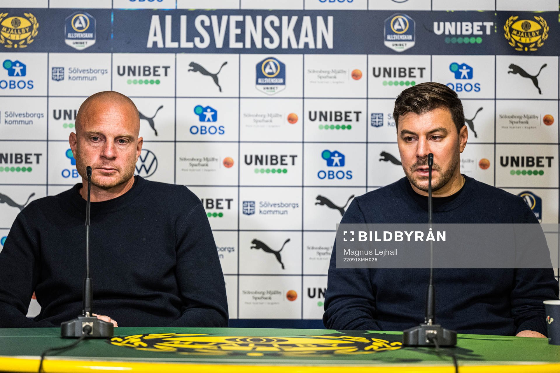Mjällbys tränare Andreas Brännström och Sundsvalls tränare Brian Clarhaut under presskonferensen efter fotbollsmatchen i Allsvenskan mellan Mjällby och GIF Sundsvall den 18 september 2022 i Hällevik.