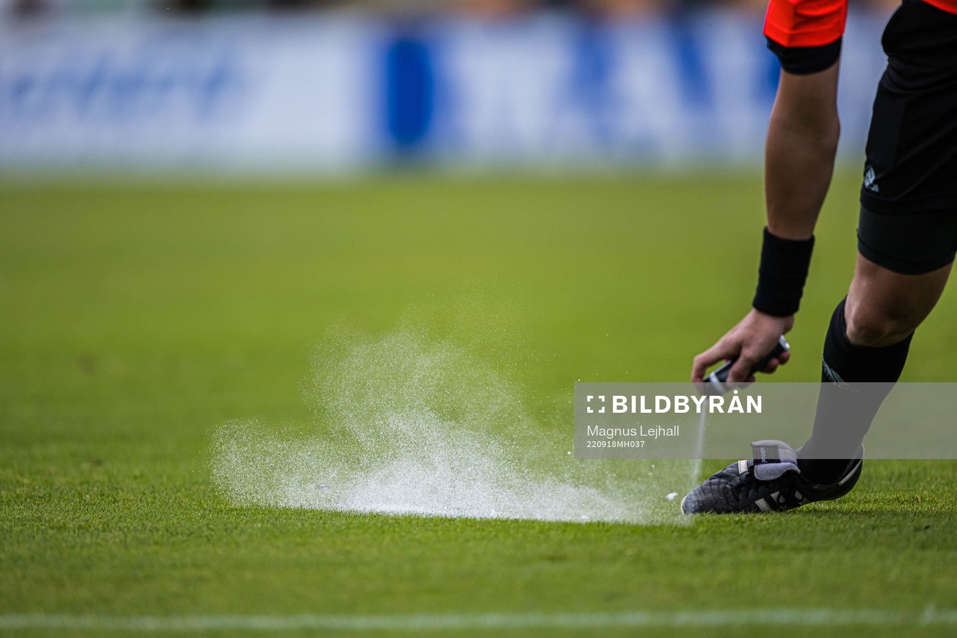 Domare med spray vid frispark