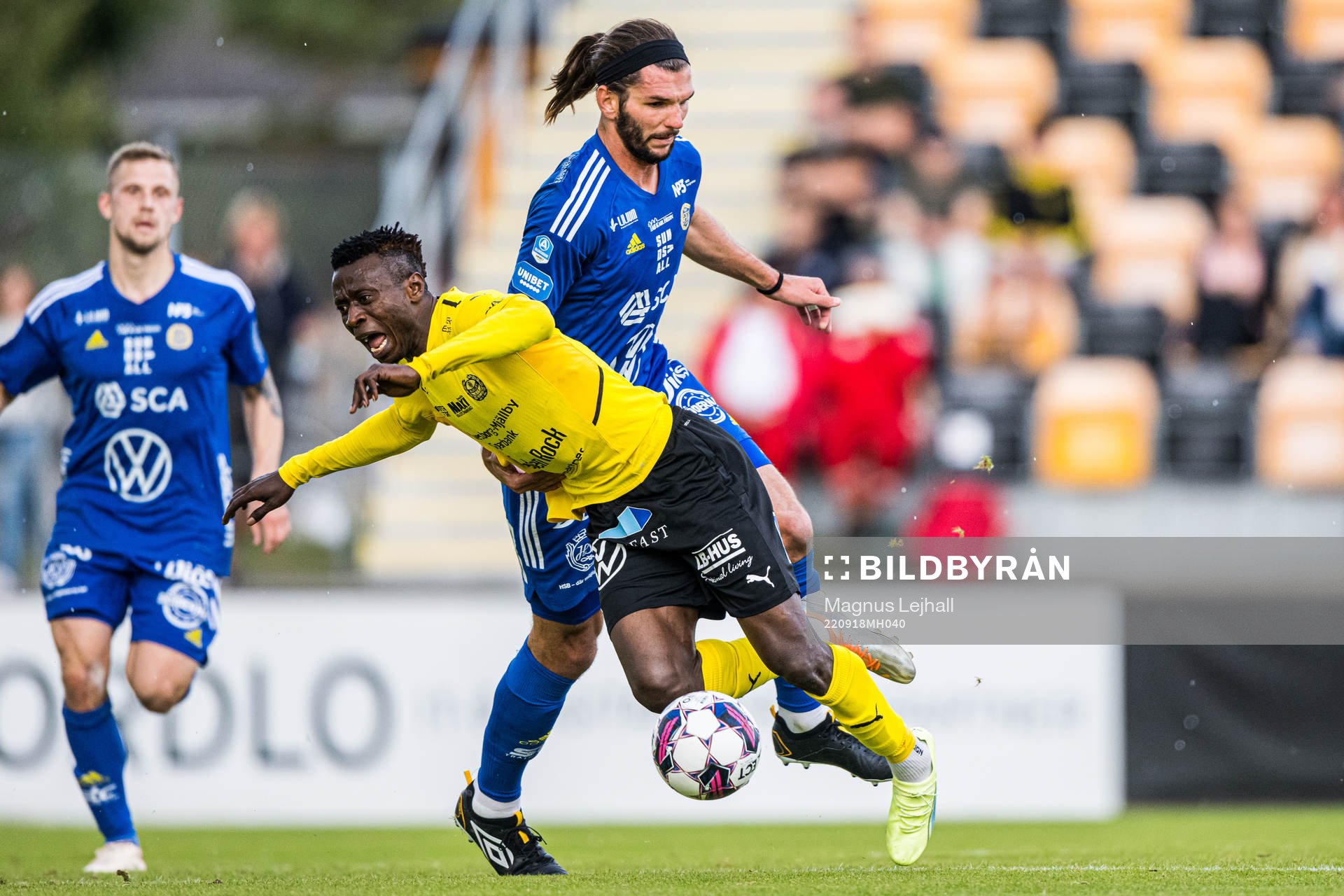 Mjällbys Chibuike Silas Nwankwo och Sundsvalls Forrest