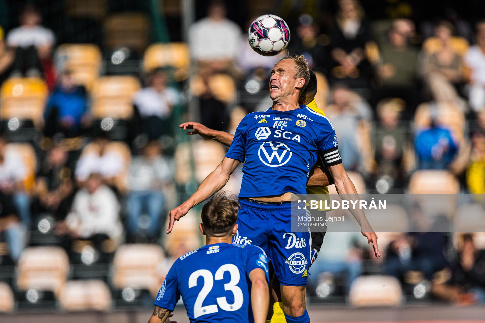 Sundsvalls Pontus Engblom och Mjällbys Amir Al-Ammari