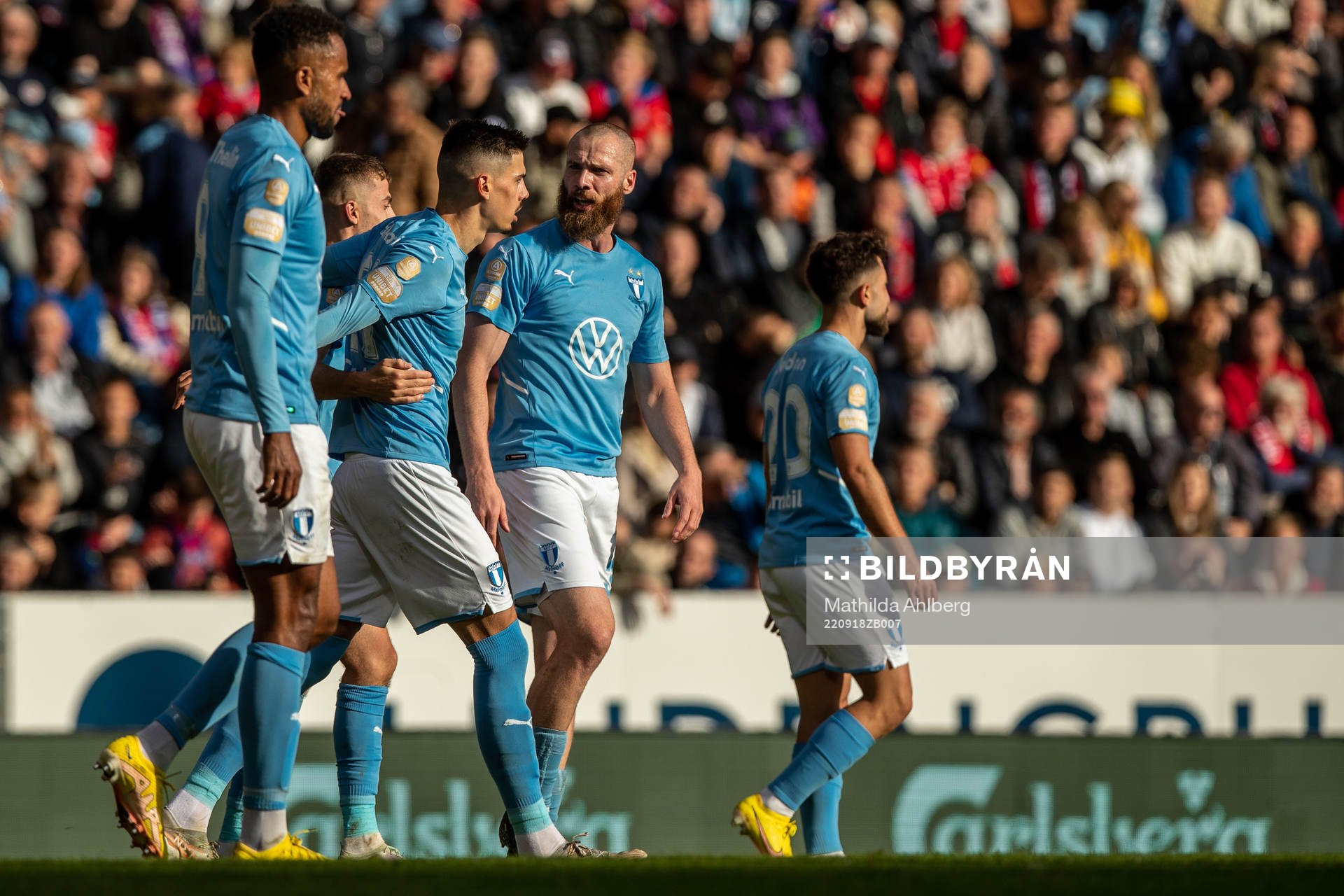 Malmö FFs Dennis Hadzikadunic jublar tillammans med Jo