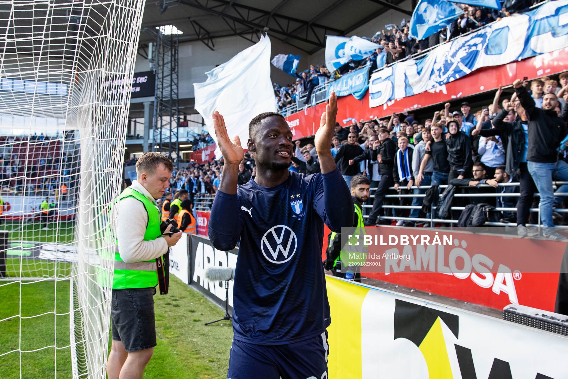Malmö FFs målvakt Ismael Diawara jublar