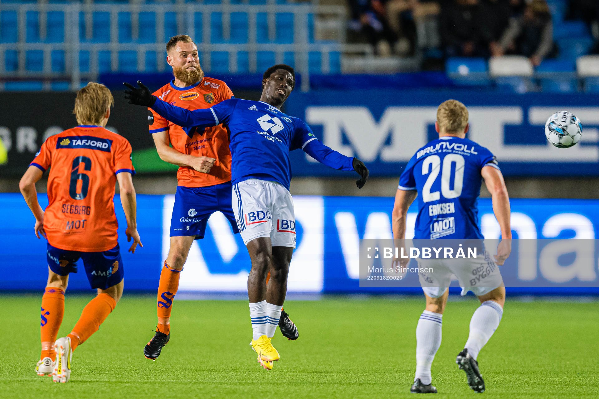 David Thomas Fällman of Aalesund and Datro David Fofana of Molde during the Eliteserien match between Molde and Aalesund on September 18, 2022 in Molde.