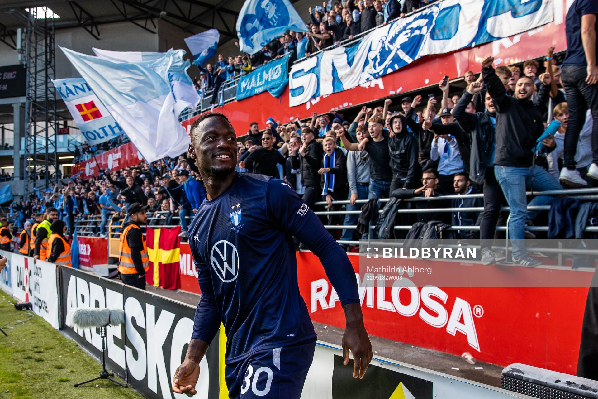 Malmö FFs målvakt Ismael Diawara jublar