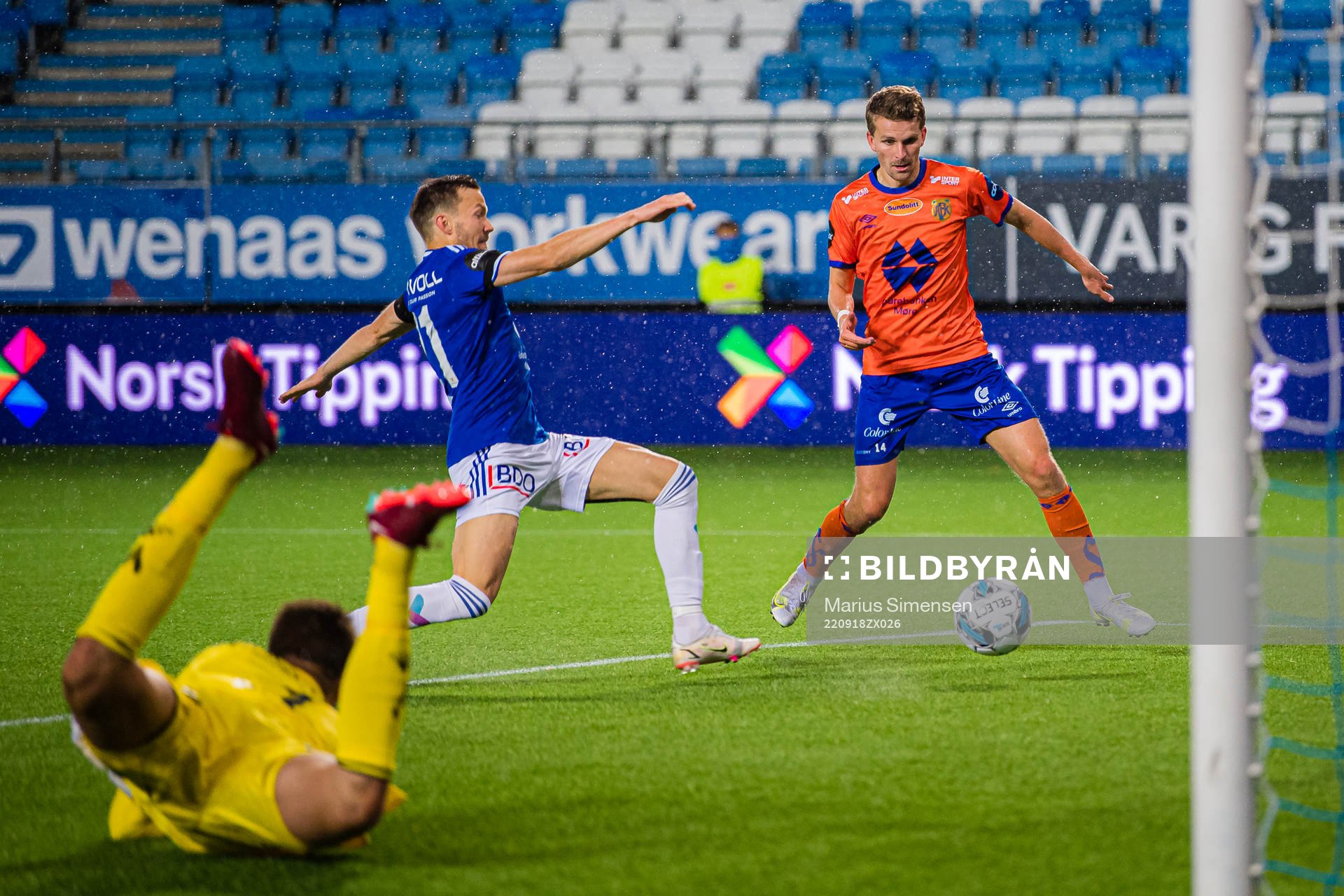Torbjørn Kallevåg of Aalesund missing a chance to score