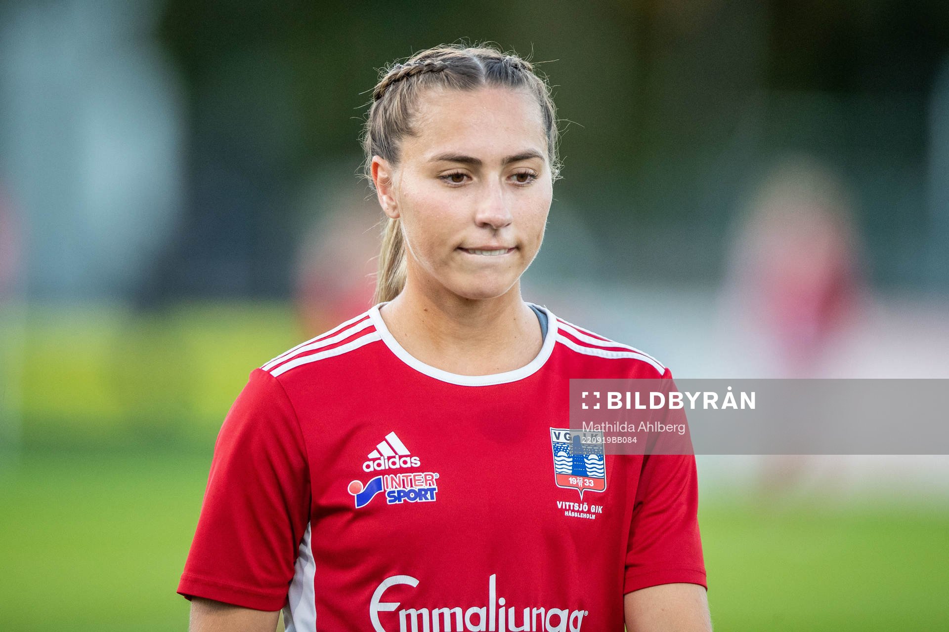 Vittsjös Sarah Stratigakis inför fotbollsmatchen i Damallsvenskan mellan Vittsjö och Linköping den 19 september 2022 i Vittsjö. 