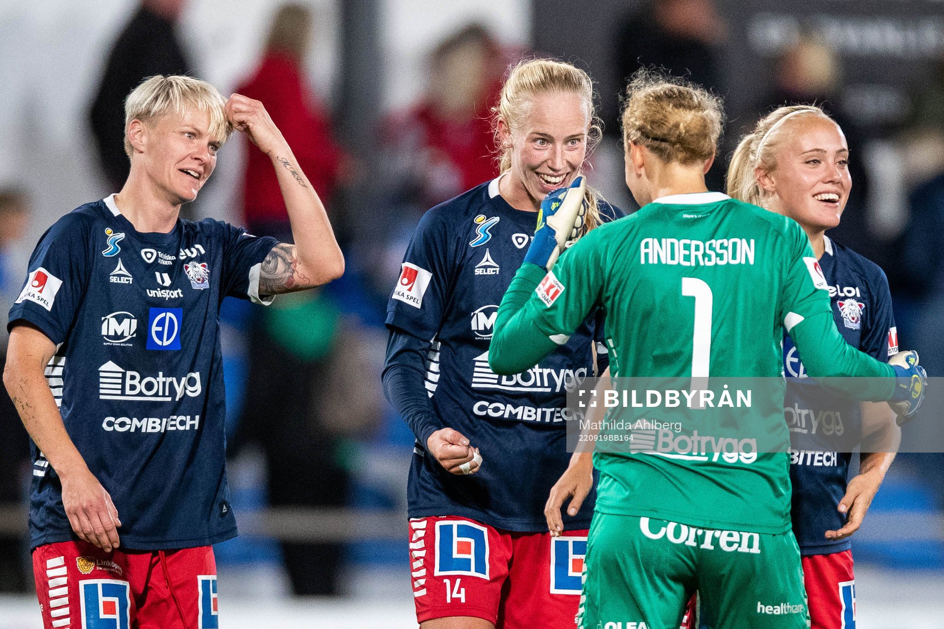 Linköpings Nilla Fischer och Amalie Vangsgaard jublar