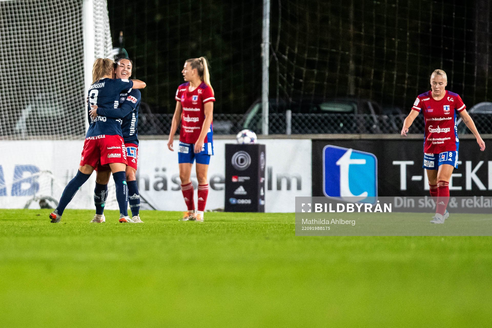 Linköpings Michelle De Jongh jublar samtidigt som