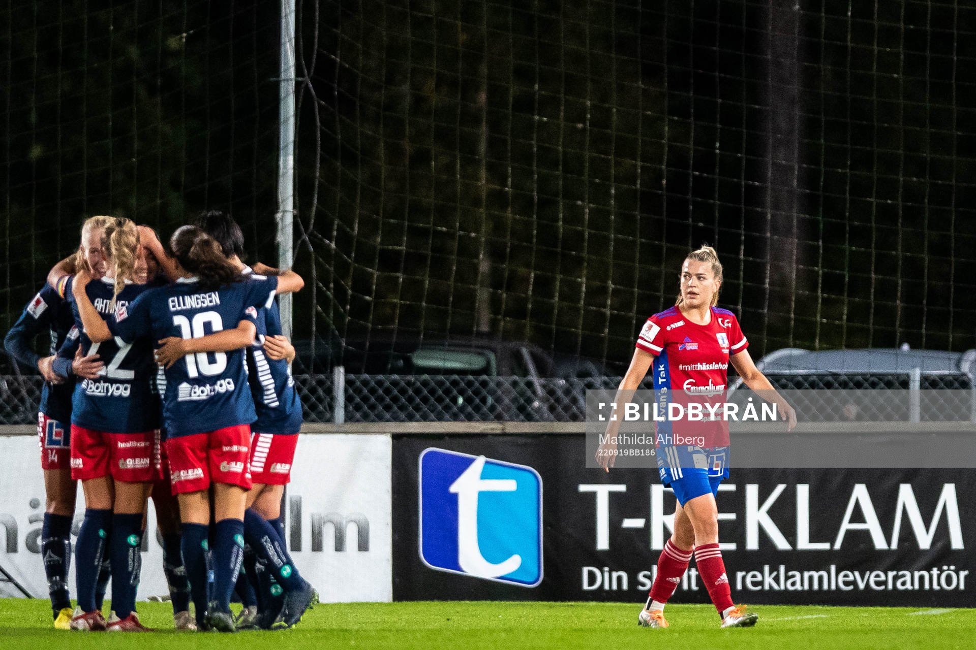 Linköpings spelare jublar samtidigt som Vittsjös