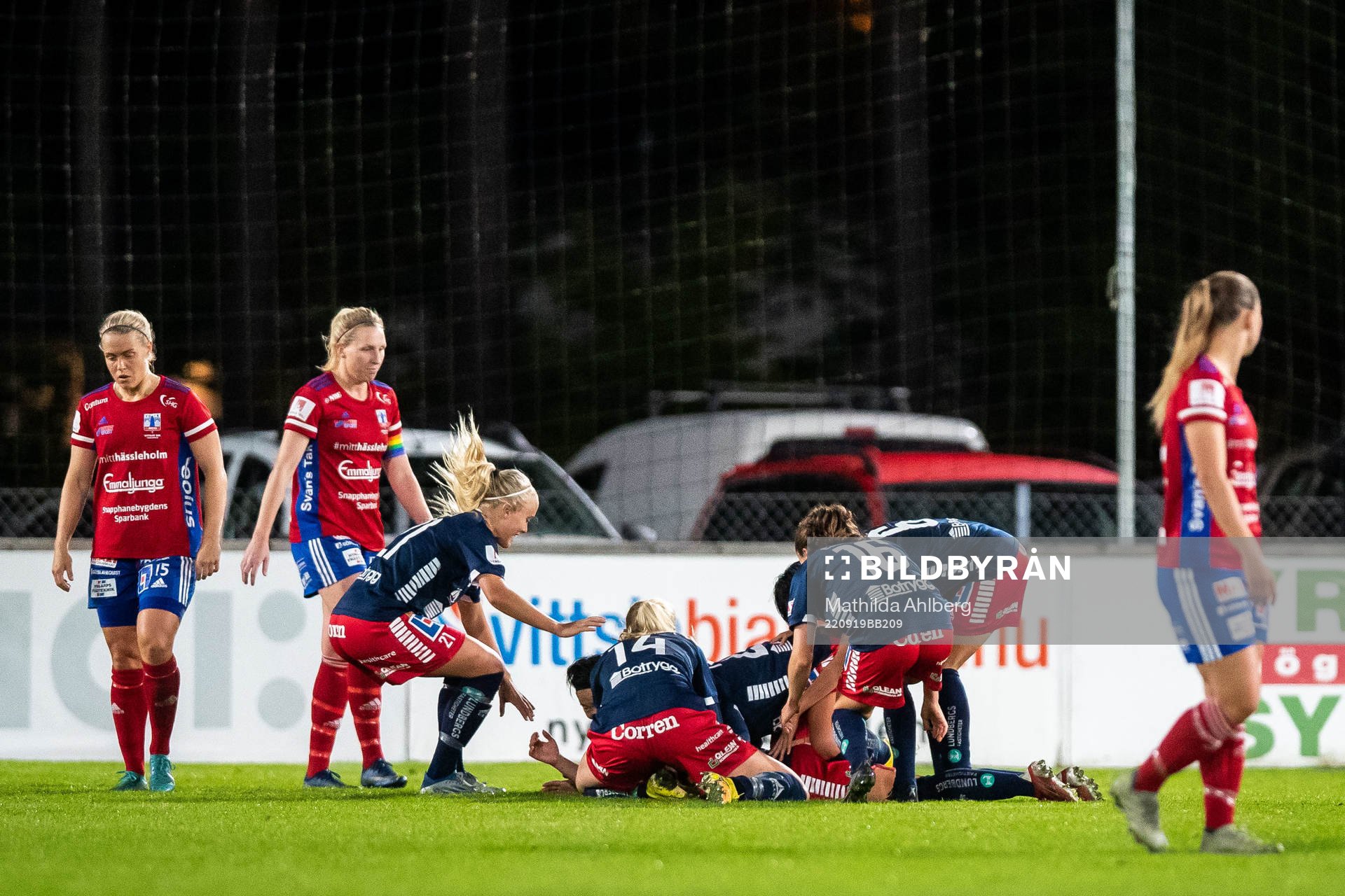 Linköpings Olga Ahtinen jublar med lagkamrater