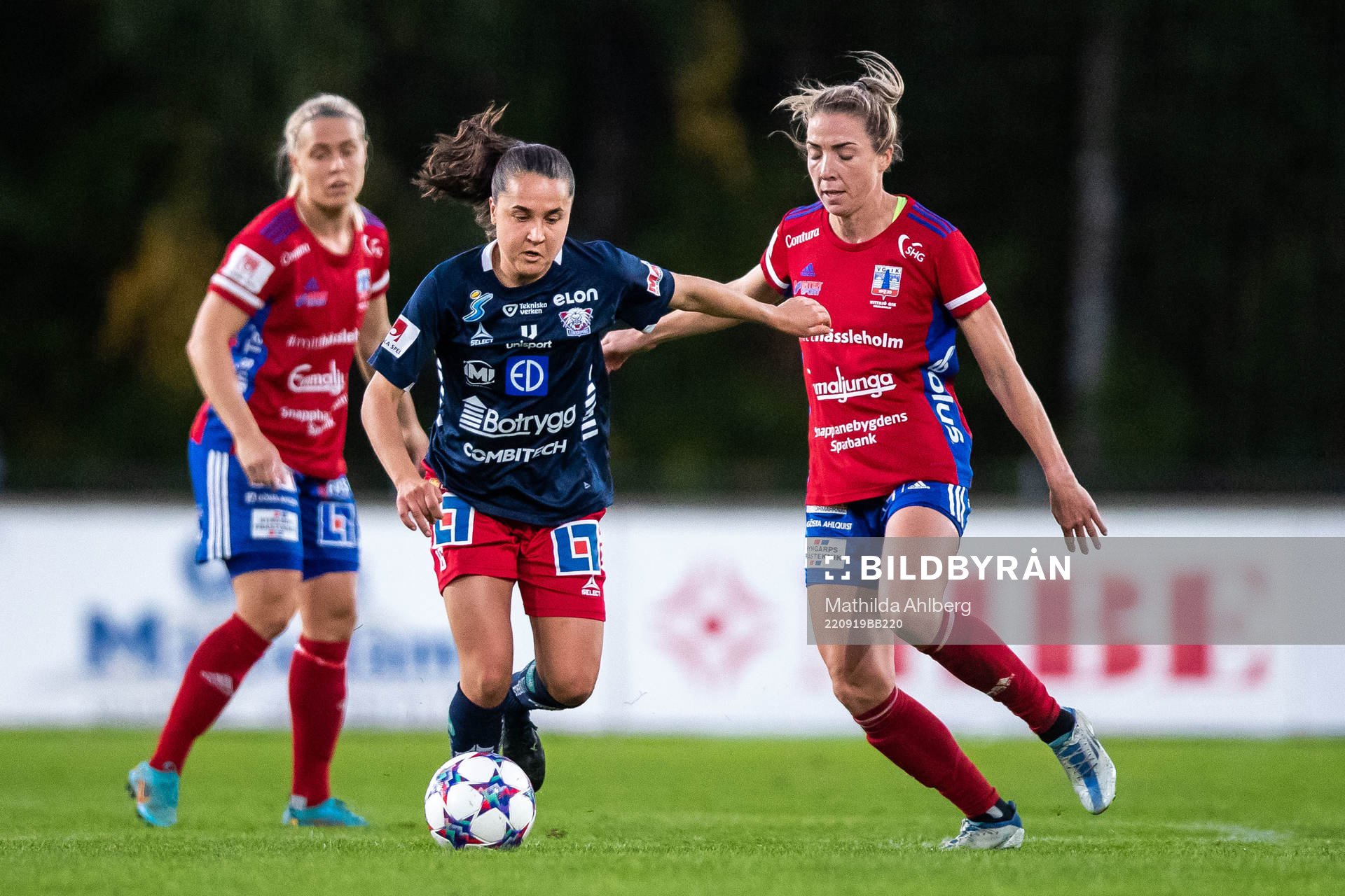 Linköpings Heidi Ellingsen och Vittsjös Clare Polkinghorne