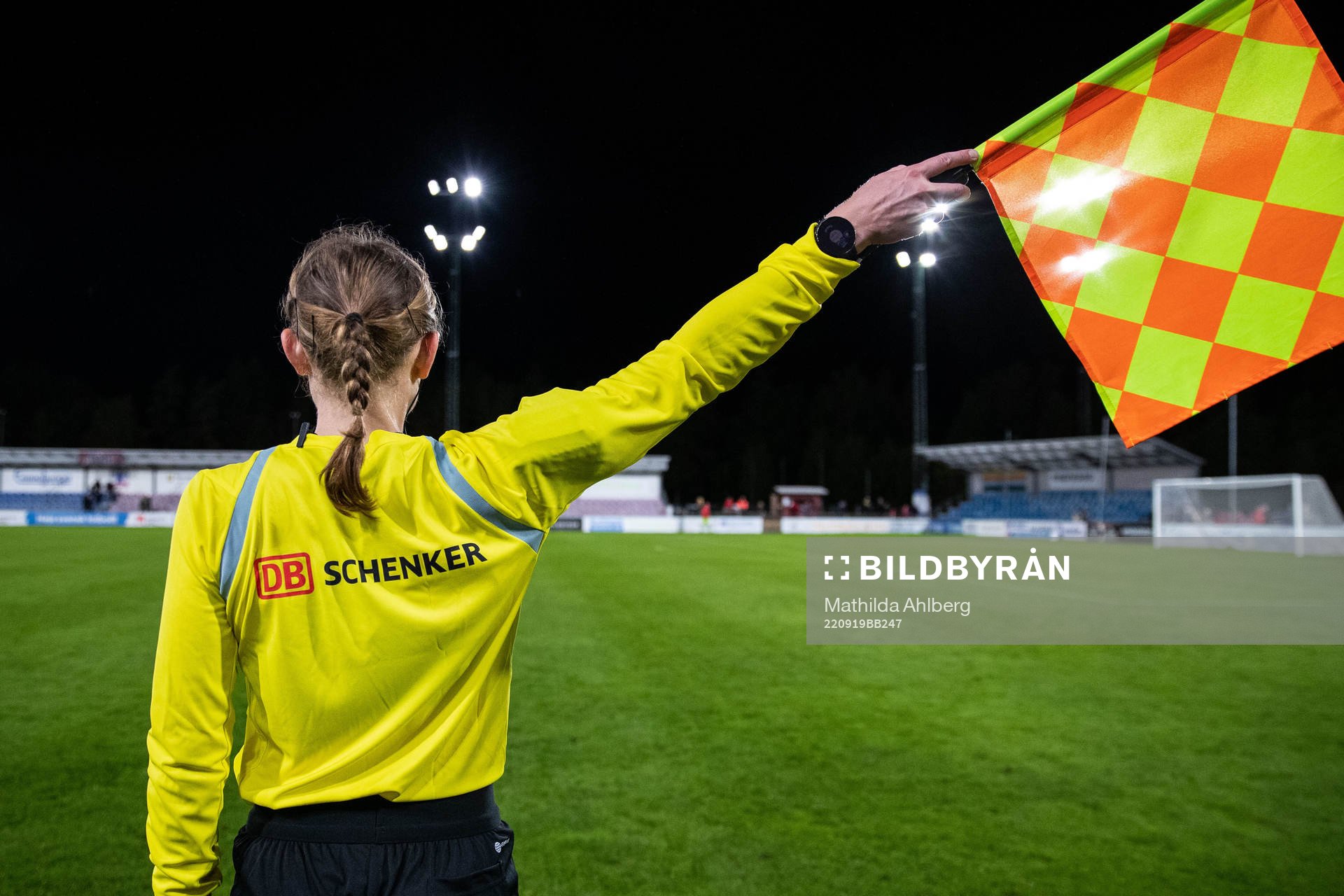 Assisterande domare Ida Kellström efter fotbollsmatchen i Damallsvenskan mellan Vittsjö och Linköping den 19 september 2022 i Vittsjö.