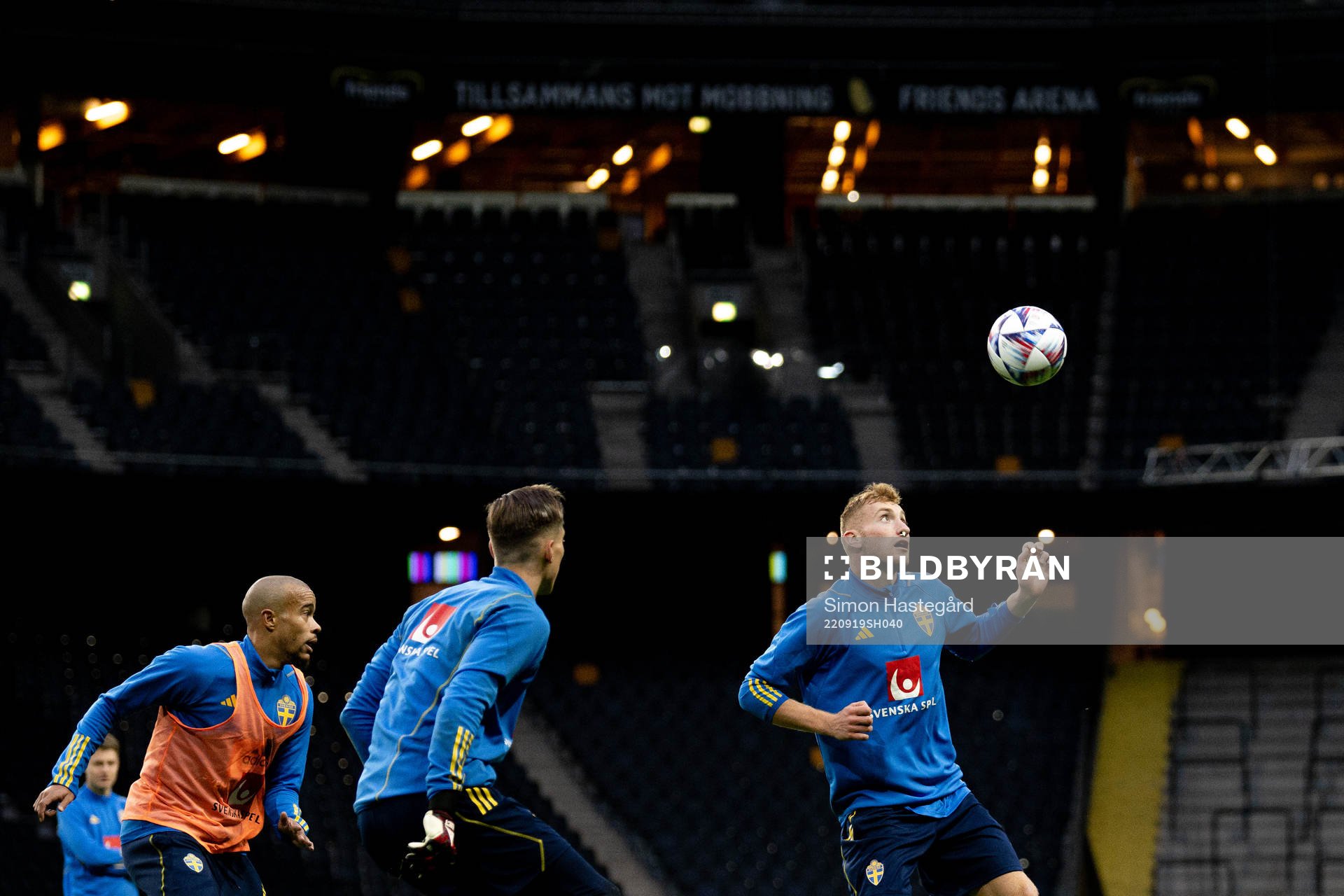 Robin Quaison and Dejan Kulusevski during a training session with the Swedish national football on September 19, 2022 in Stockholm.