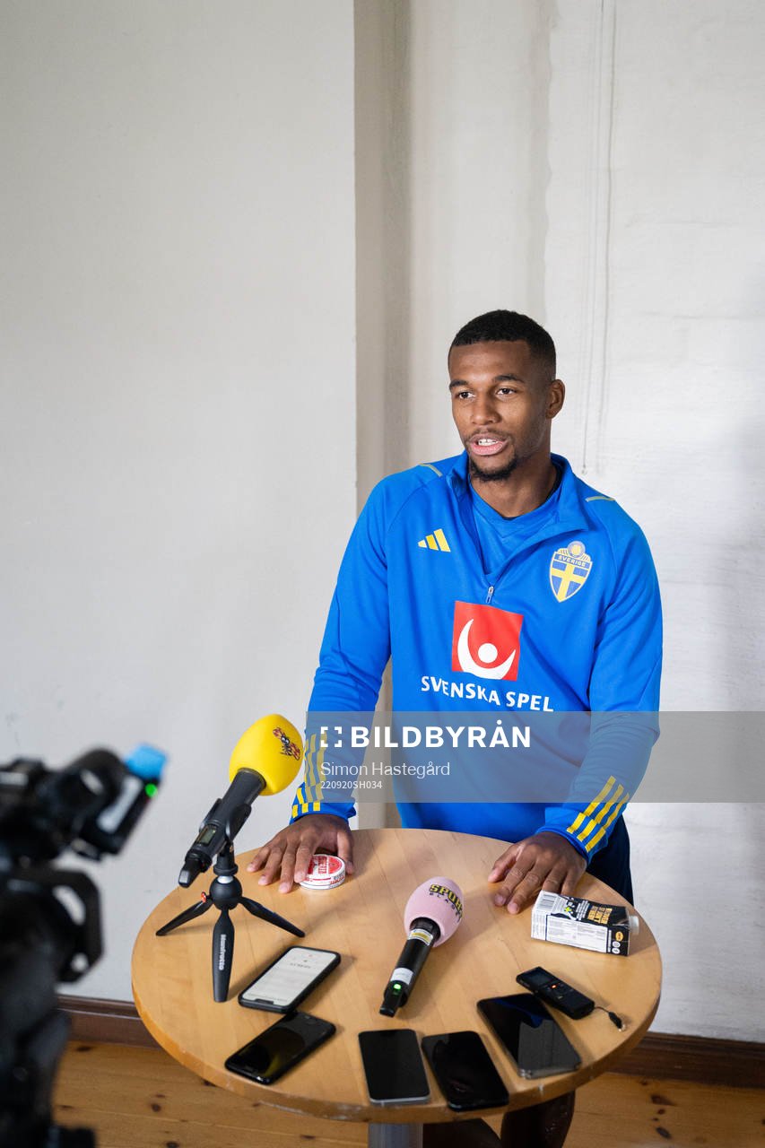 Isak Hien in the mixed zone after a training session with the Swedish national football team on September 20, 2022 in Stockholm. 