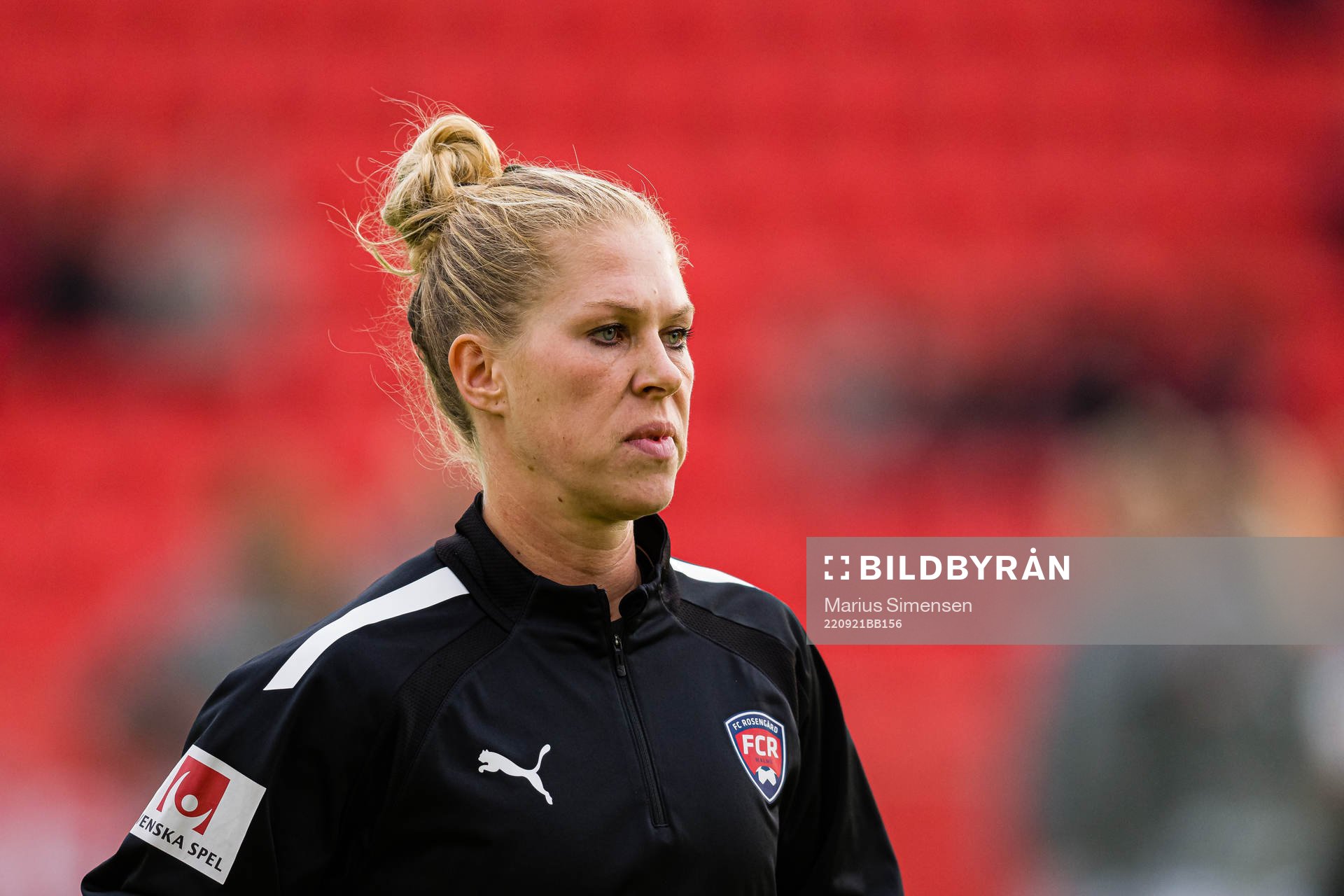 Rebecca Knaak of Rosengård warms up