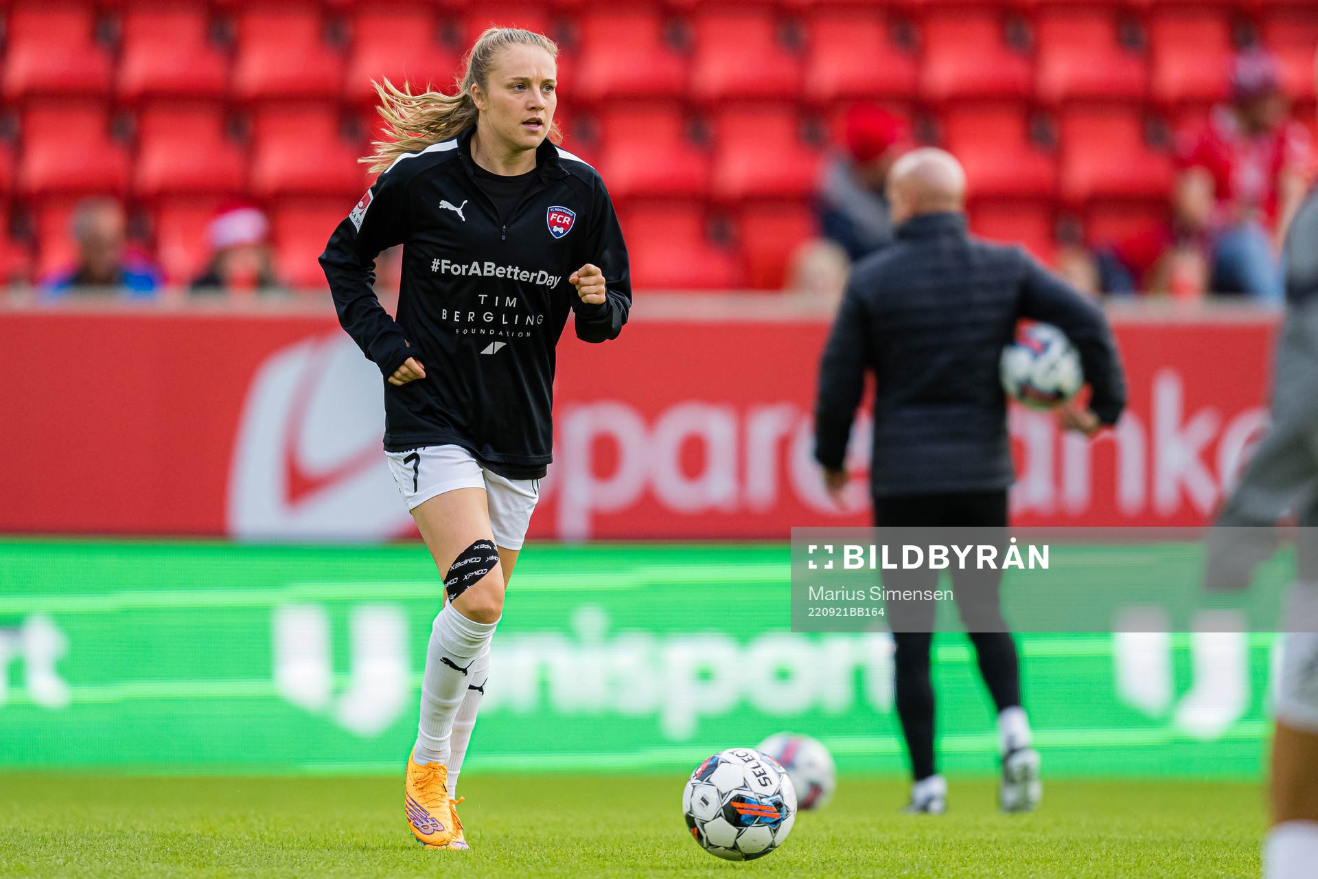 Fiona Brown of Rosengård warms up