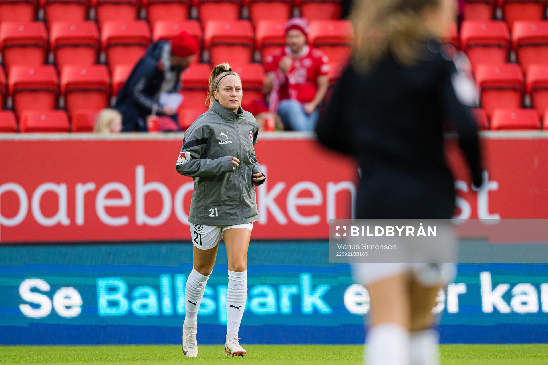 Karin Lundin of Rosengård warms up