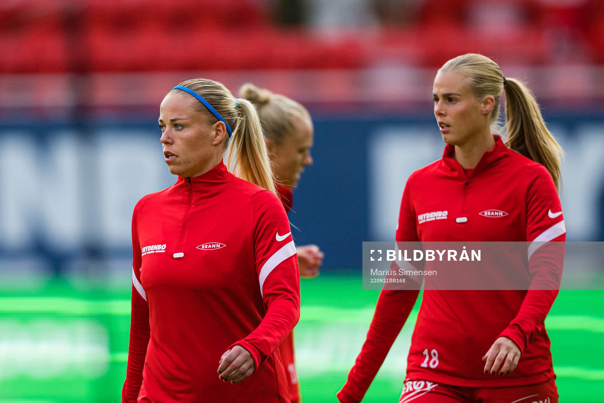 Therese Sessy Åsland of Brann warms up