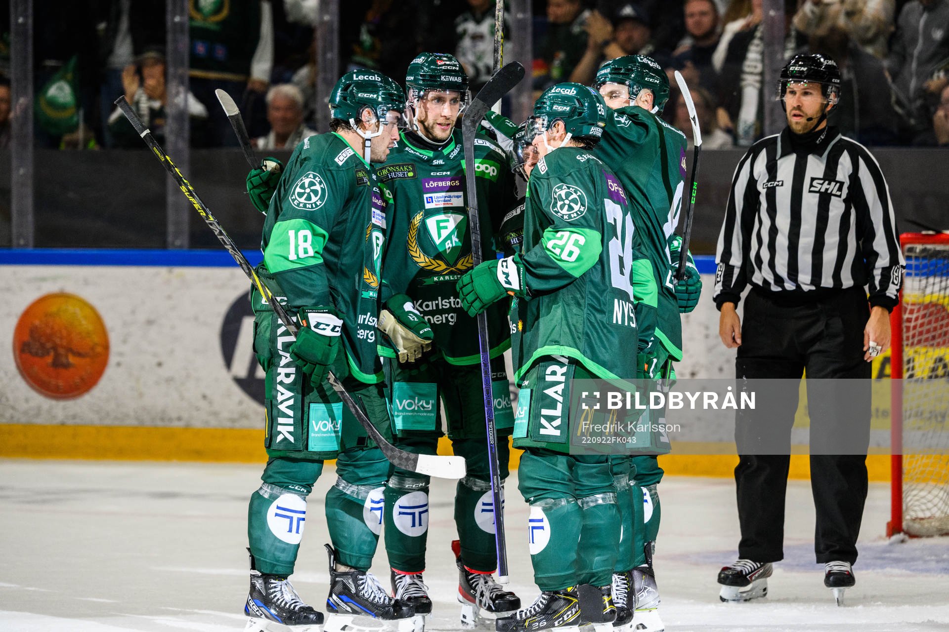 Färjestads Joel Nyström jublar med lagkamrater